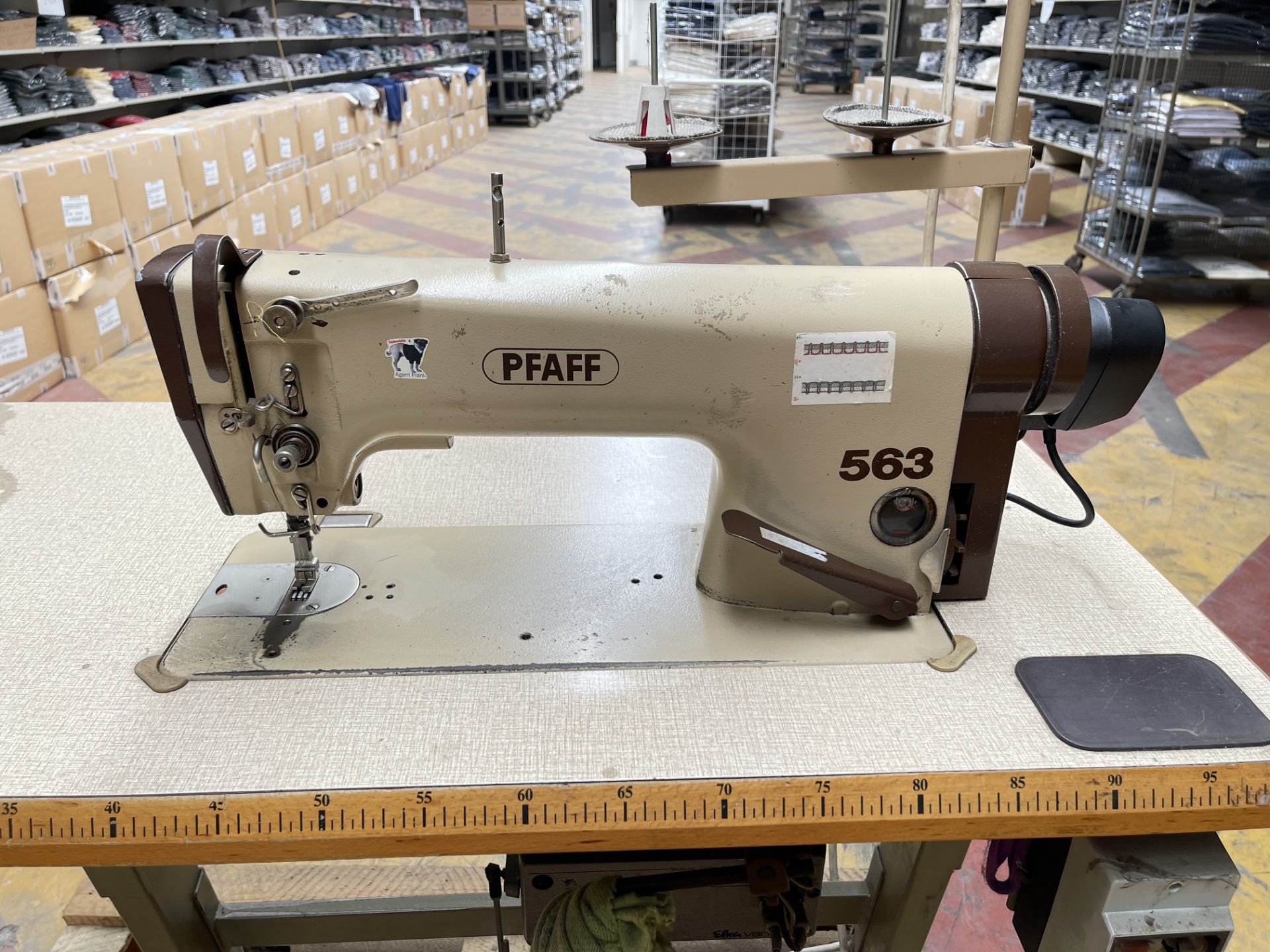 Pfaff 563H-900/57 Industrial Sewing machine. S/No 90T1474982 - Image 3 of 6