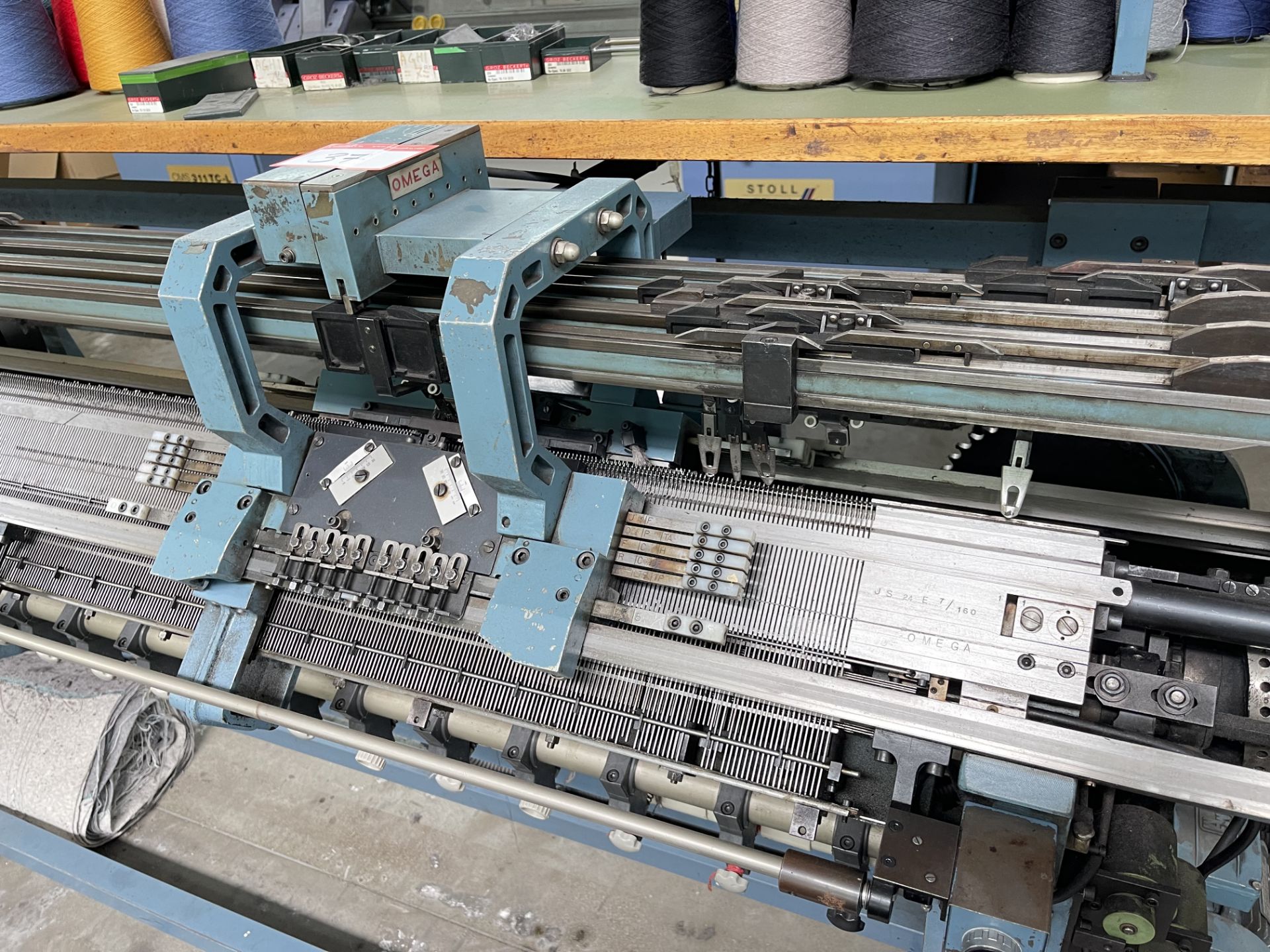 Omega JS 24 Type E7/160 Flat Bed Knitting Machine - Image 4 of 5