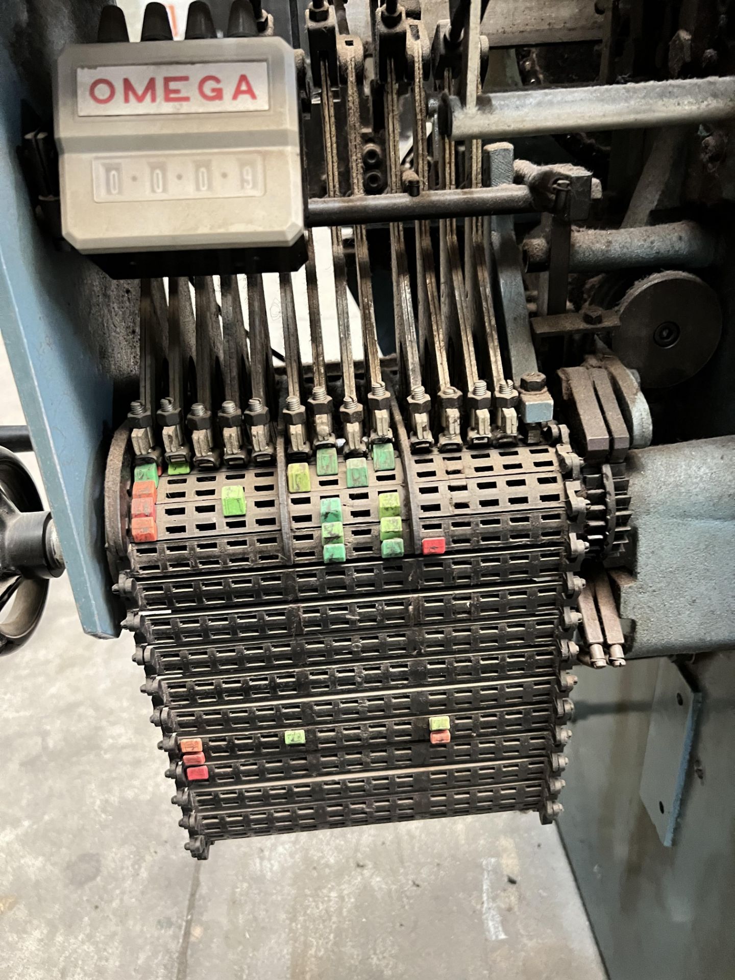 Omega 8/130 Flat Bed Knitting Machine - Image 6 of 8