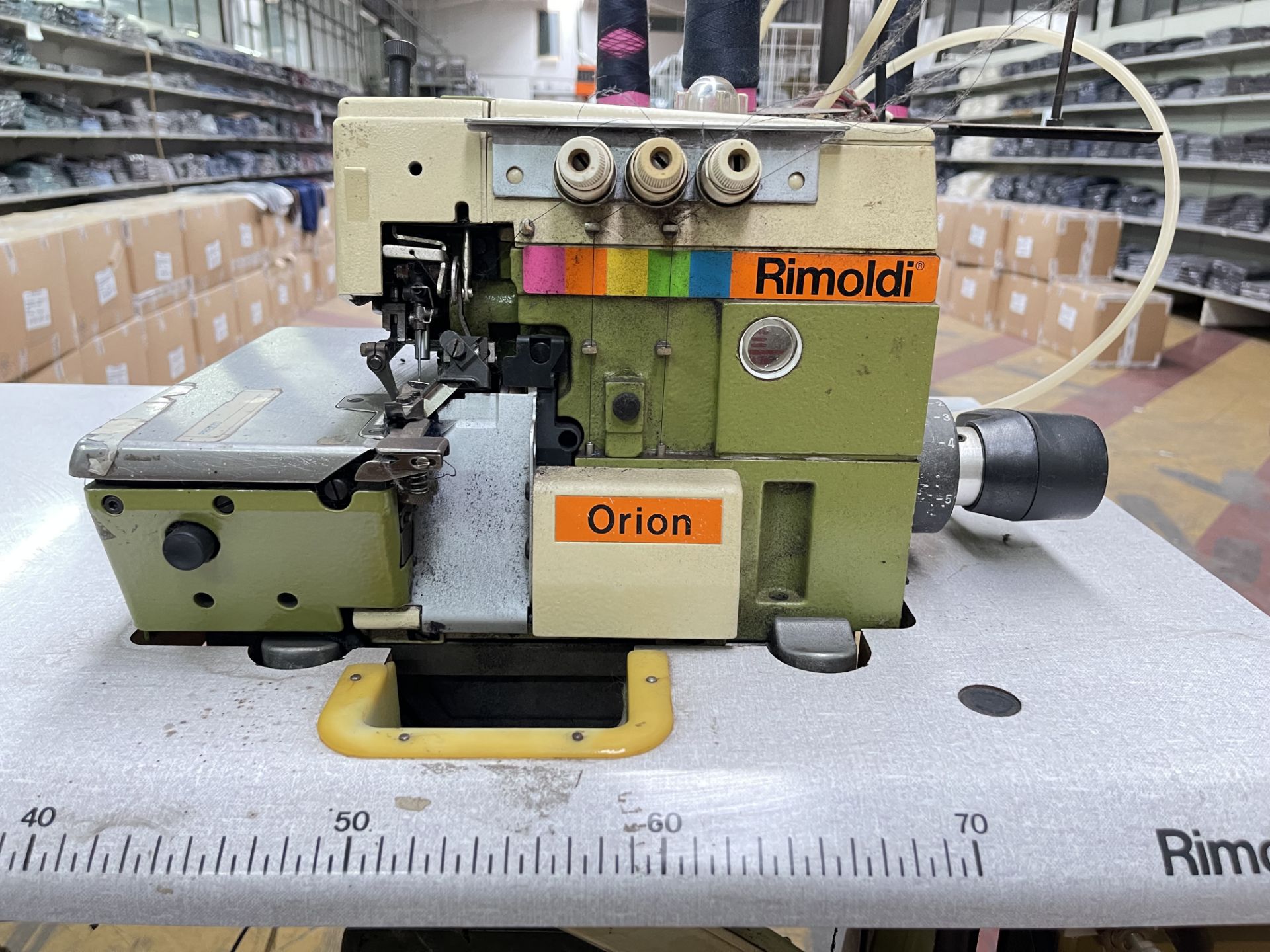 Rimoldi Orion 627-00-1CD-01\135-82 Overlocker Sewing machine. S/No 1053362 - Image 3 of 9