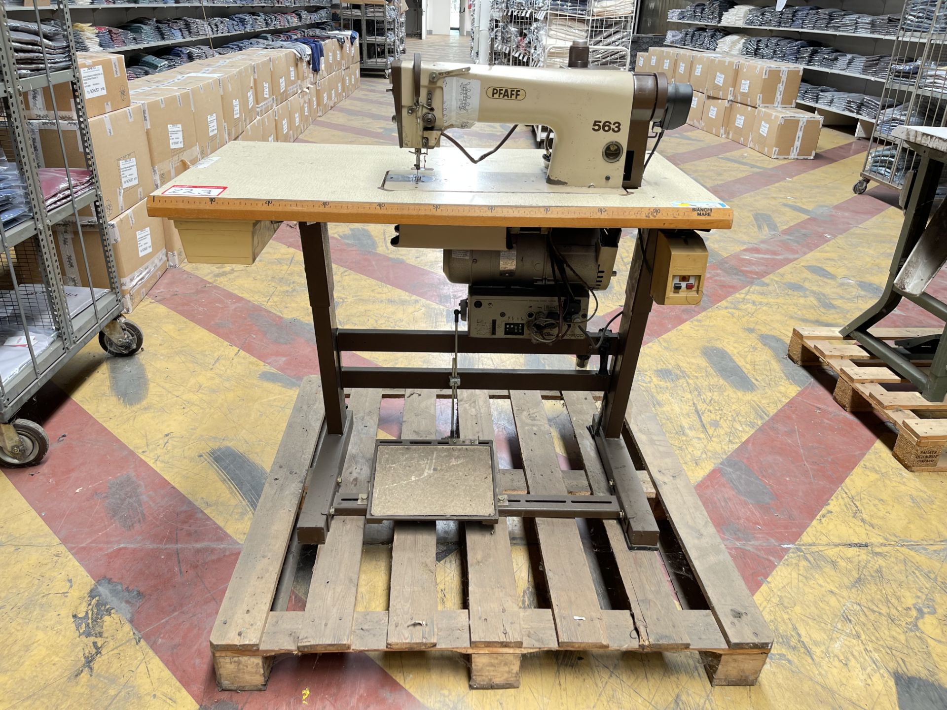 Pfaff 653 Industrial Sewing machine. S/No 347531