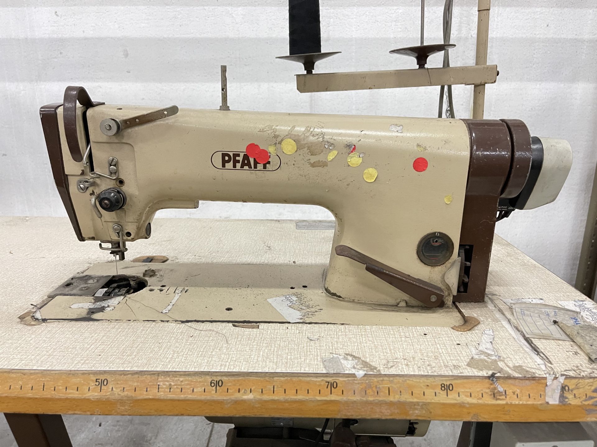 Pfaff 464-900/57 Industrial Sewing machine. S/No 1466308