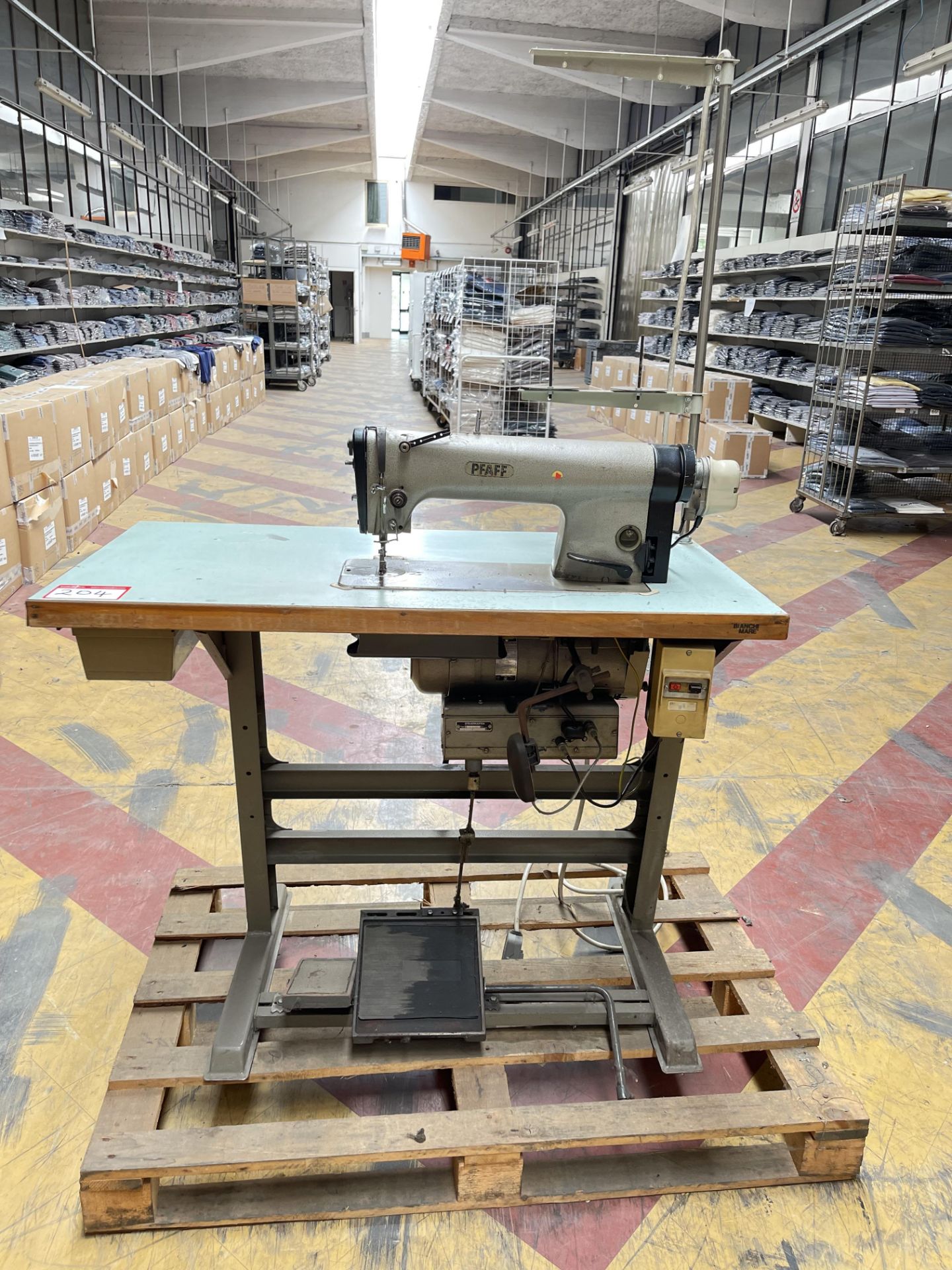 Pfaff 463-34/01900/57AS Industrial Sewing machine. S/No 382344