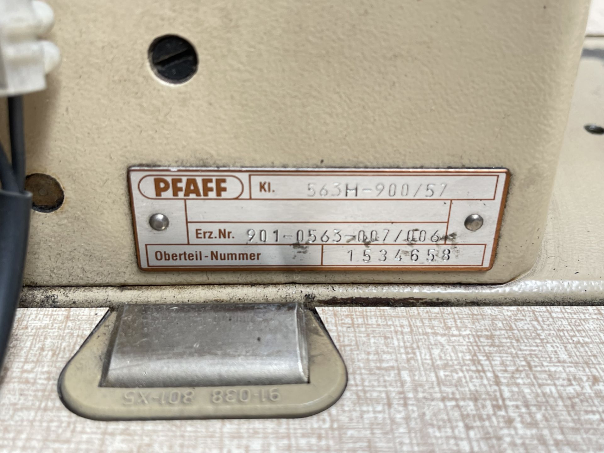Pfaff 563H-900/57 Industrial Sewing machine. S/No 1534658 - Image 7 of 7