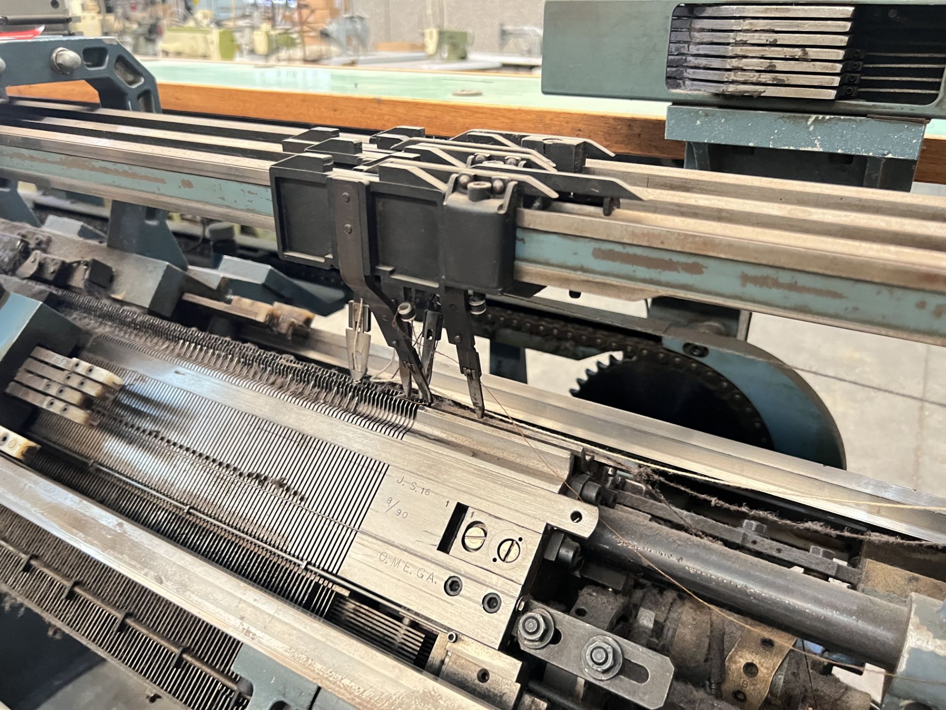 Omega JS 16 Type 8/90 Flat Bed Knitting Machine - Image 5 of 9