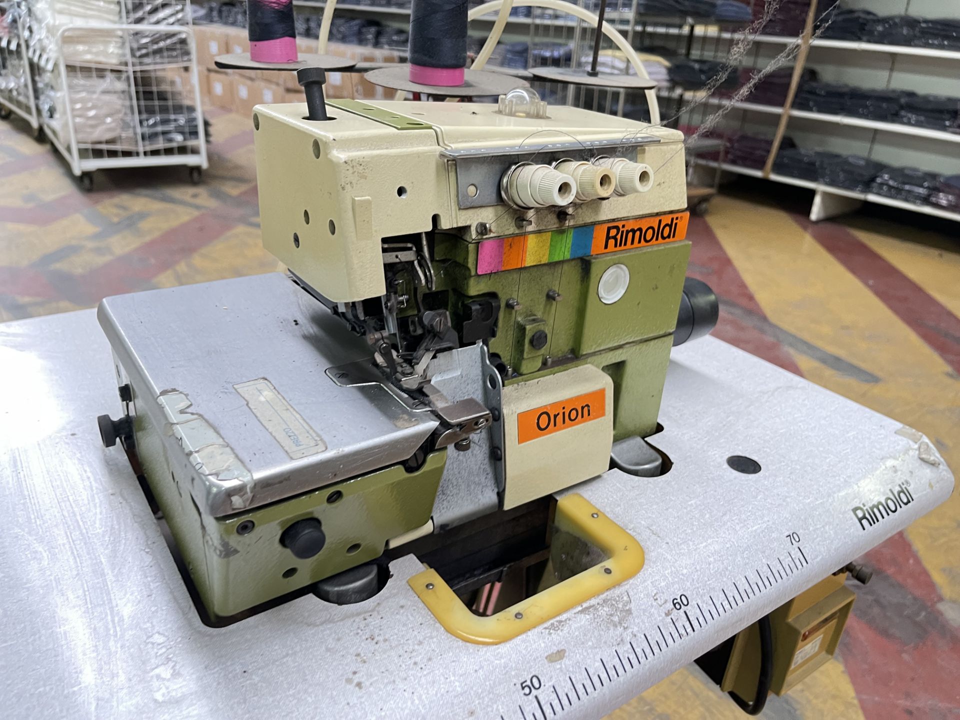 Rimoldi Orion 627-00-1CD-01\135-82 Overlocker Sewing machine. S/No 1053362 - Image 4 of 9