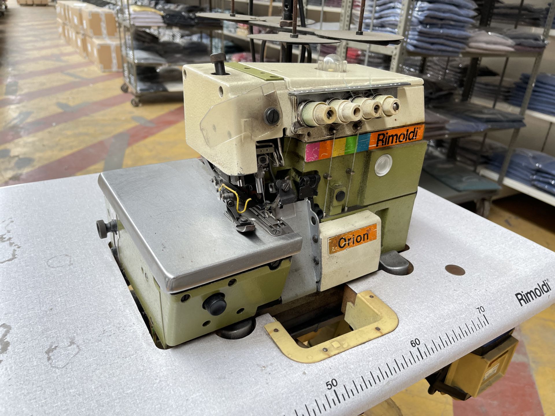 Rimoldi 627-00-2MD-02/135-82 Overlocker Sewing machine. S/No 559 565 - Image 4 of 8