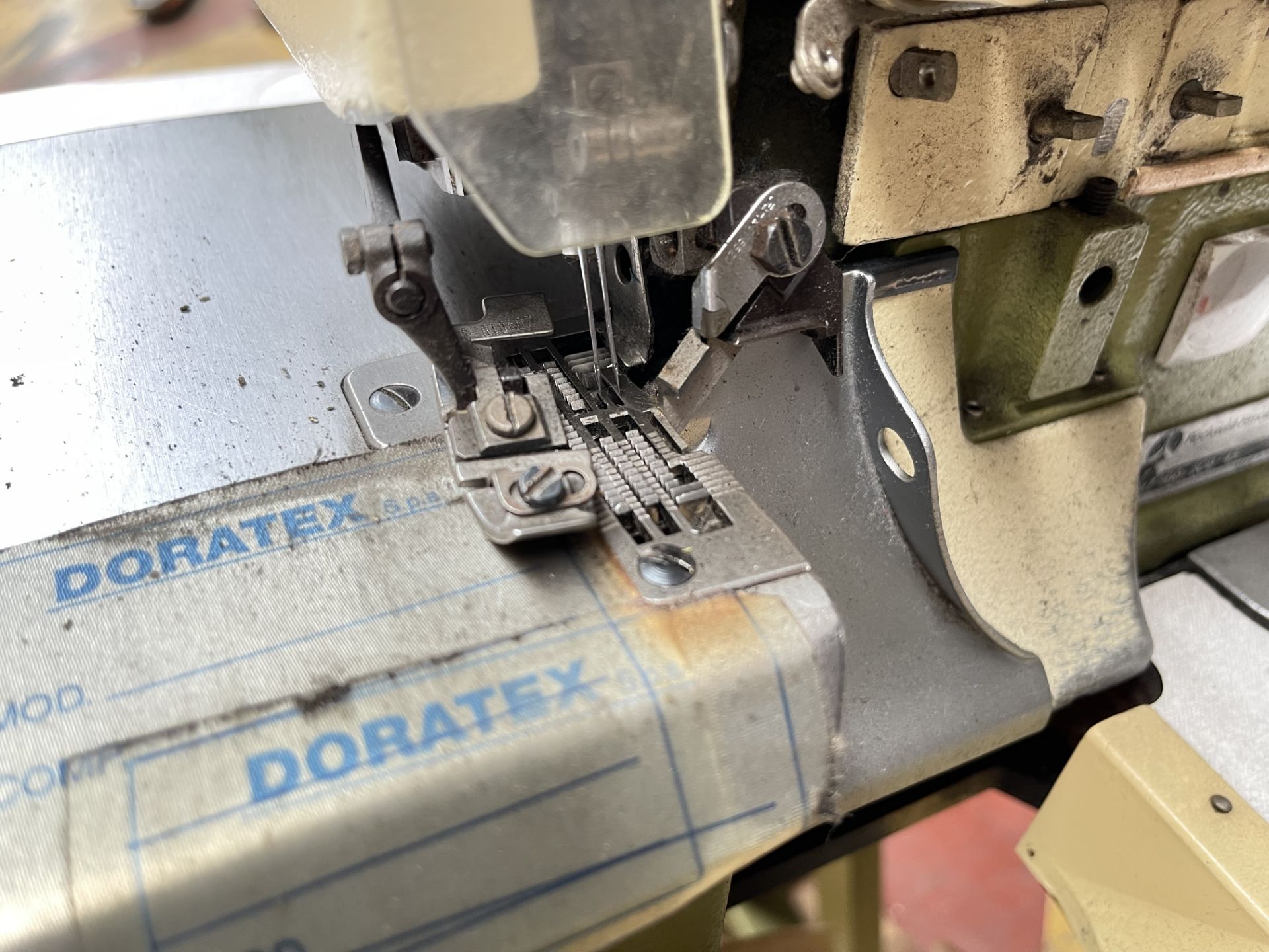 Rimoldi 527-00-2CD-45 Overlocker Sewing machine. S/No 768999 - Image 5 of 7