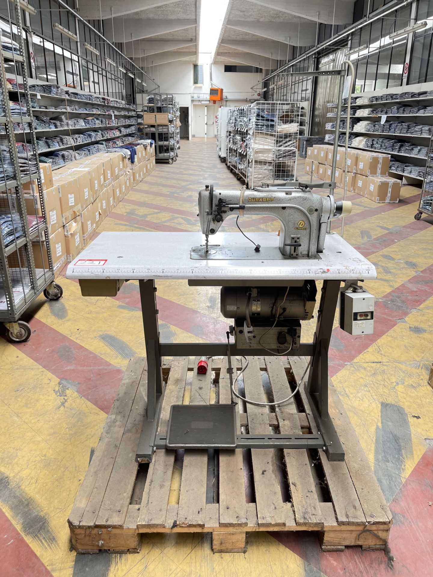 Durkopp Industrial Sewing machine. S/No 211-15105