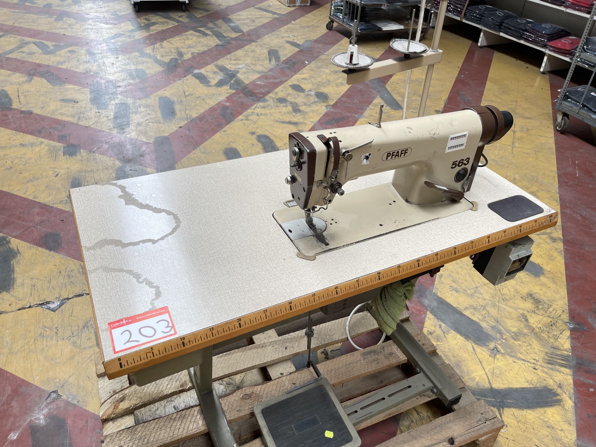 Pfaff 563H-900/57 Industrial Sewing machine. S/No 90T1474982 - Image 2 of 6
