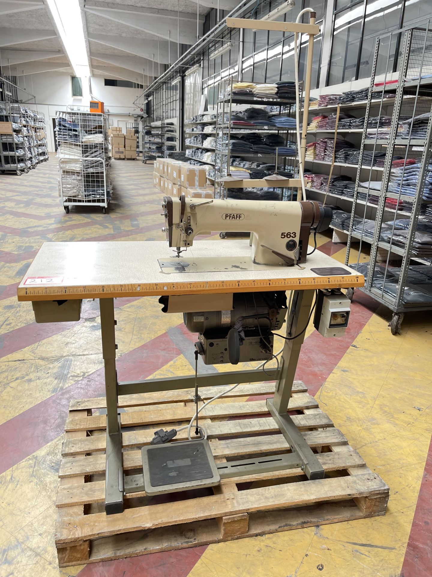 Pfaff 563H-900/57 Industrial Sewing machine. S/No 1534658