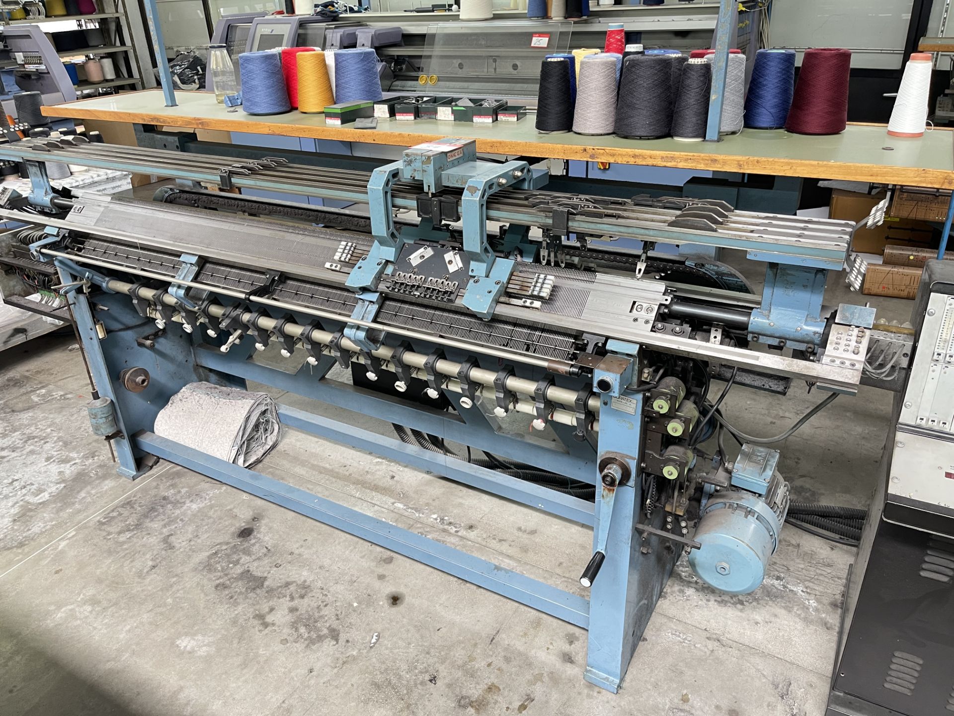 Omega JS 24 Type E7/160 Flat Bed Knitting Machine