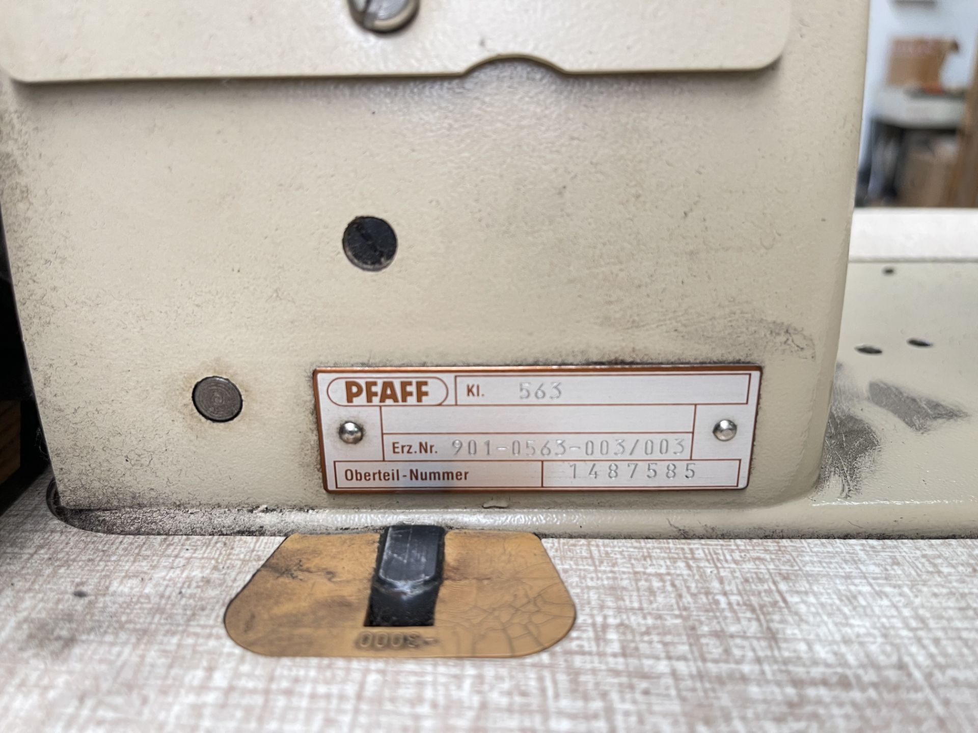 Pfaff 563 Industrial Sewing machine. S/No 1487585 - Image 8 of 8