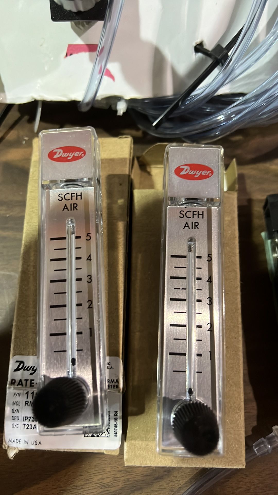 (2 DWYER Adjustable CO2 flow meters 0-5 SCFH (11) COLE-PARMER adj. CO2 flowmeters, var. LPM or SCFH - Image 10 of 11