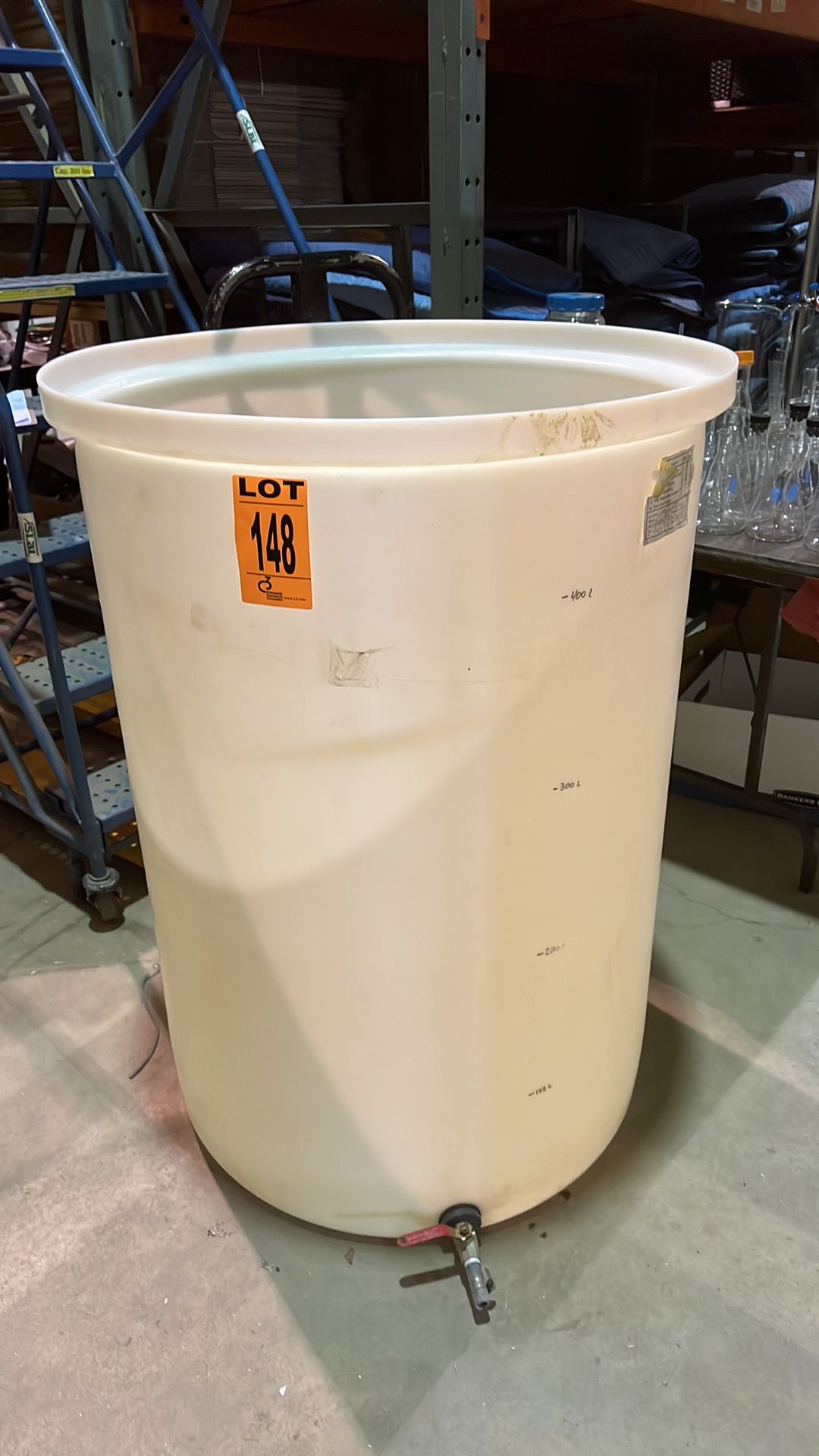 400L HDPE Tank w/ bottom outlet, valve