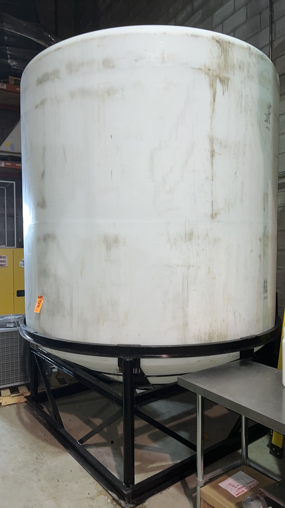 10 000L / 2600ga HDPE Cone-Bottom Tank w/ Steel Base, Center bott. outlet 2’’, w/ 16’’ lid - UNUSED - Image 2 of 4