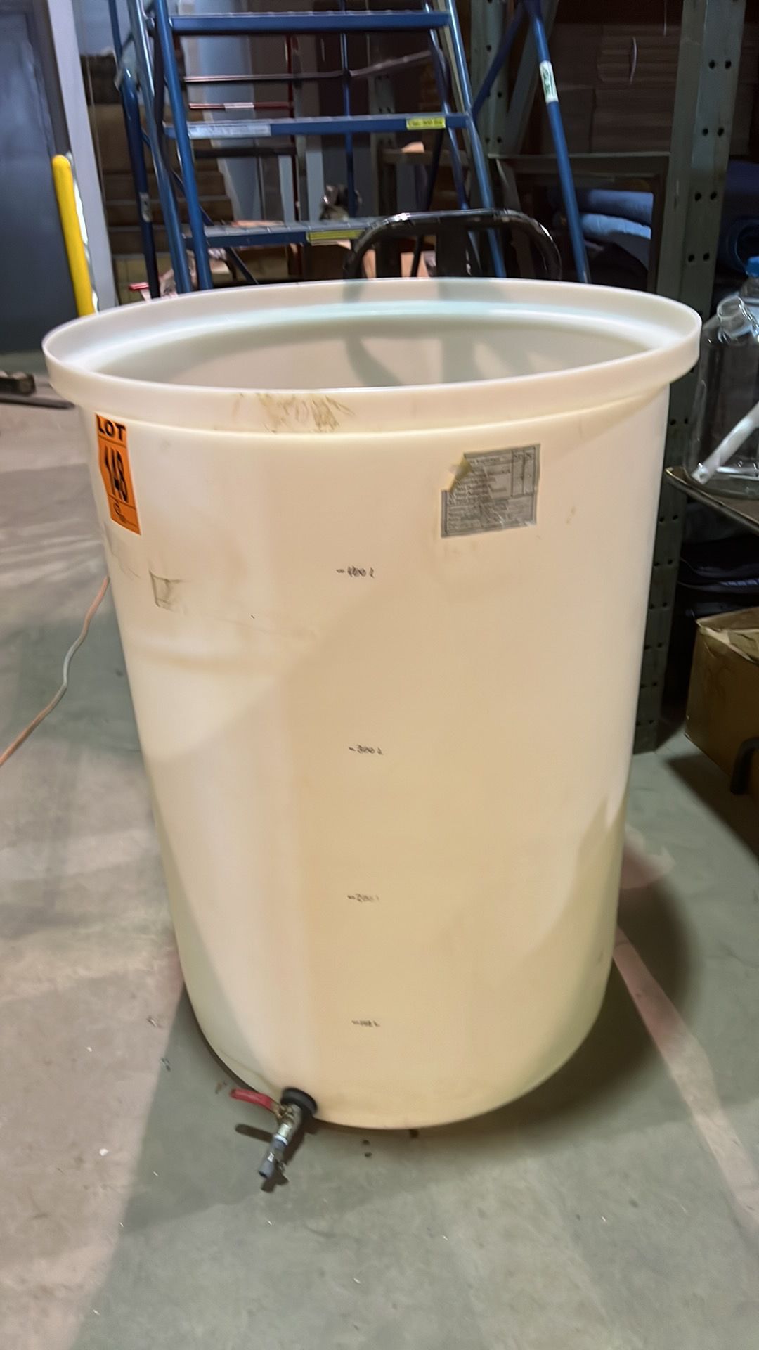 400L HDPE Tank w/ bottom outlet, valve - Image 2 of 3