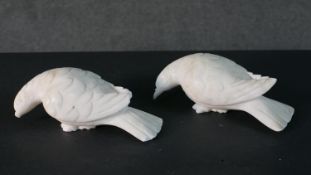 A pair of carved white marble doves. (beak broken)H.8 W.18cm