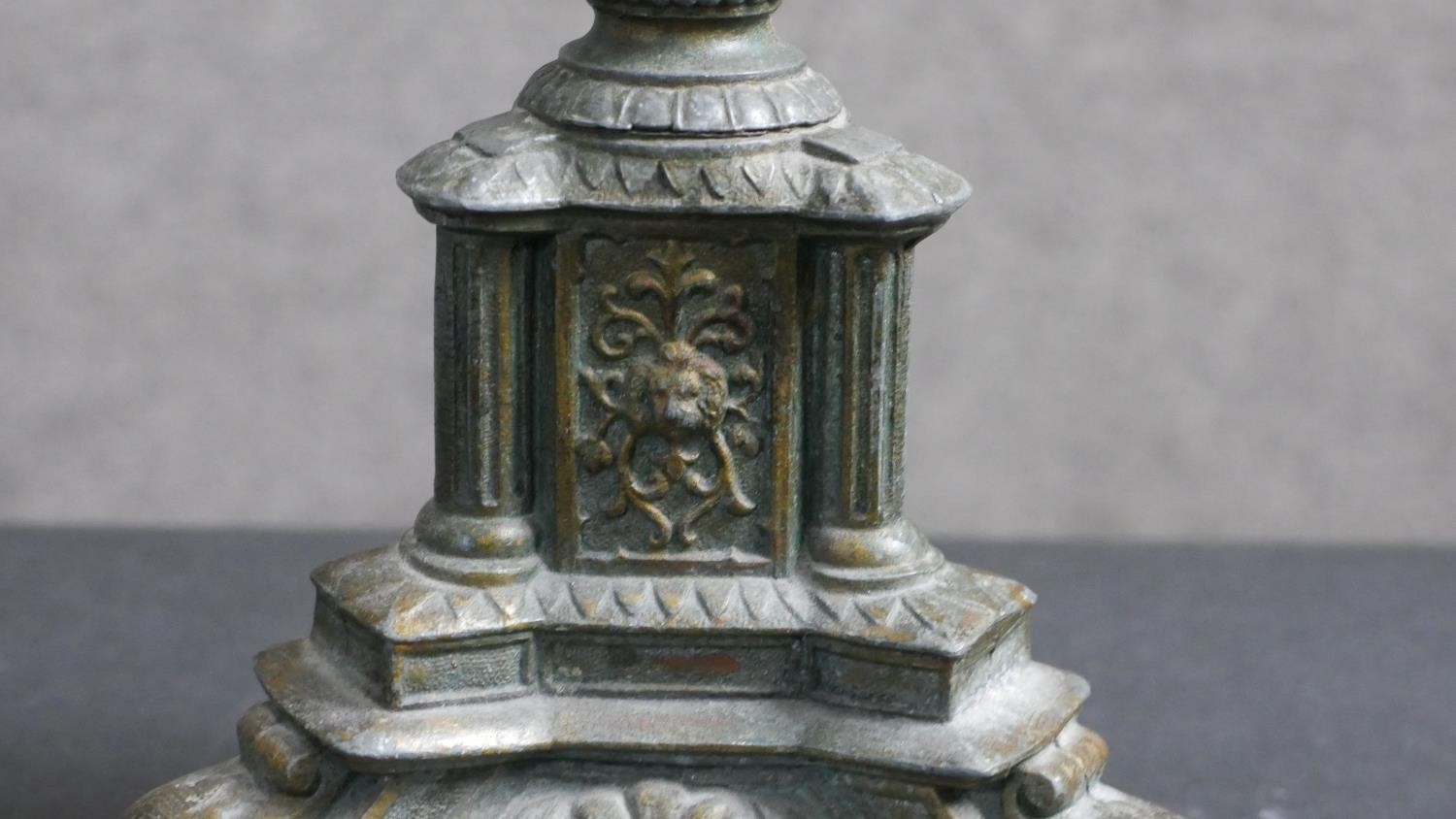 A classical column design brass table lamp with lion head motifs. H.25 W.19cm - Image 3 of 7