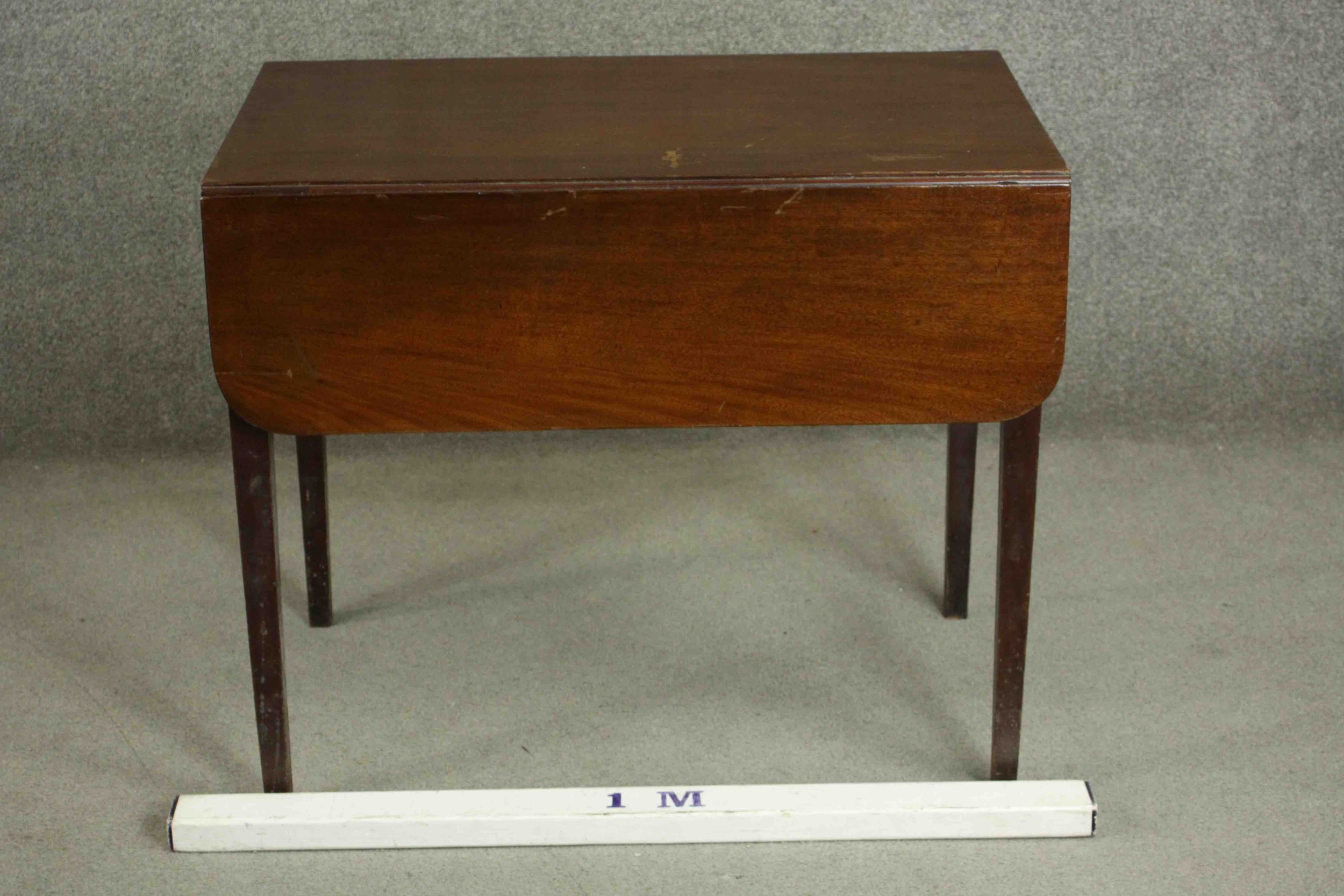 A George III mahogany Pembroke table, with two drop leaves and a single end drawer, on square - Image 2 of 7