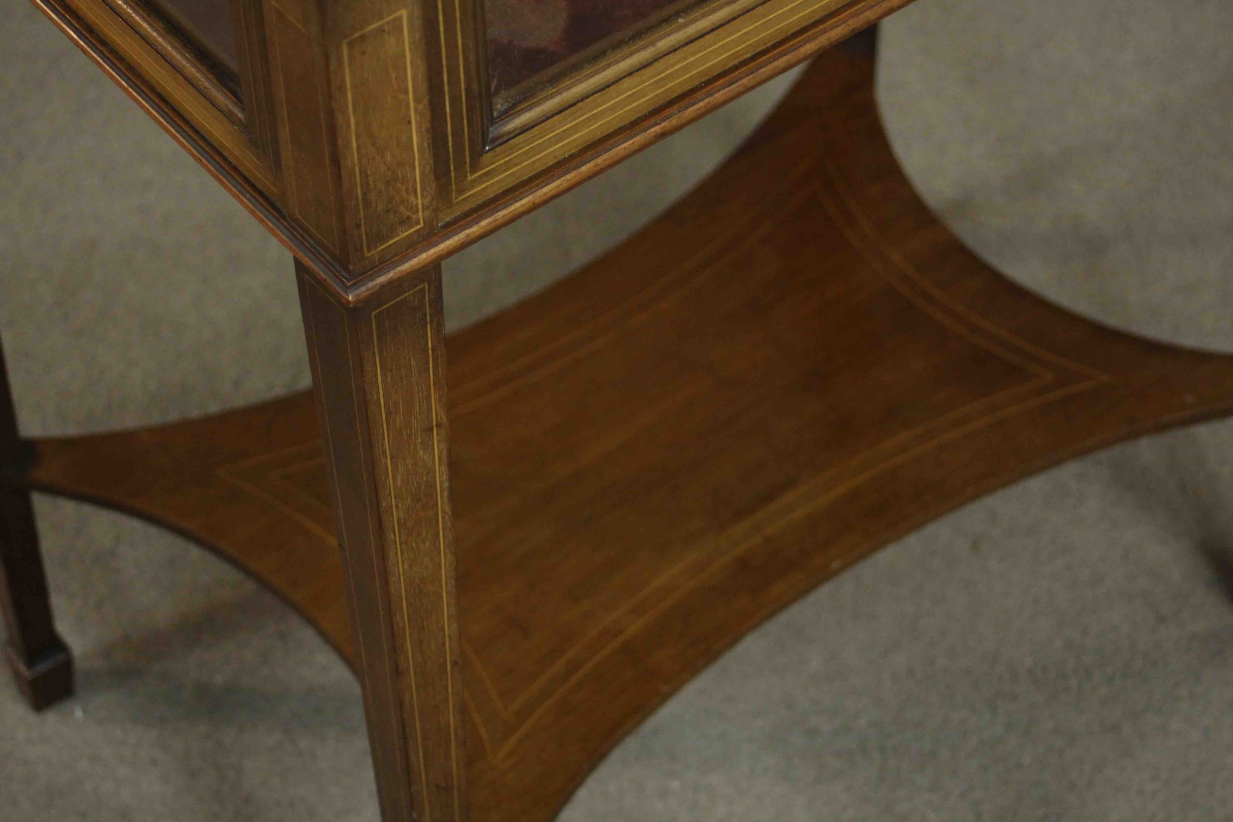 An Edwardian Sheraton revival display cabinet, crossbanded with satinwood and line inlaid, the upper - Image 9 of 9