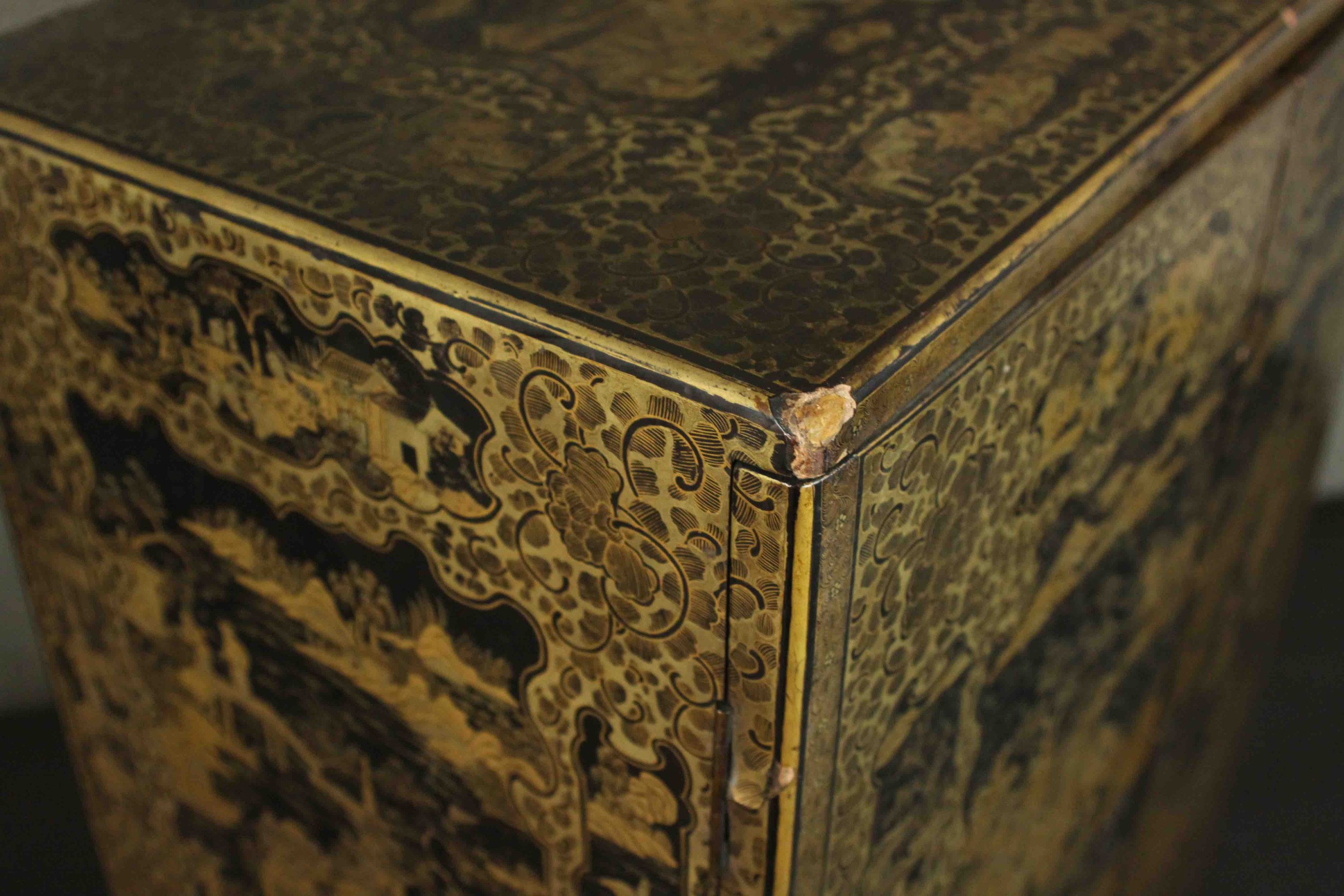 A 19th century Chinese gilt and lacquered table top cabinet with all over hand painted decoration - Image 7 of 7