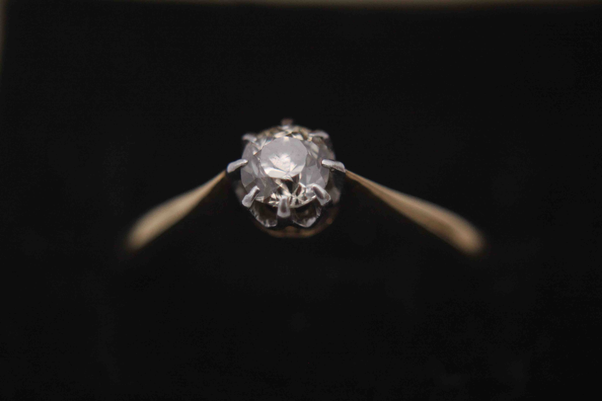 A boxed Edwardian gold and platinum old mine diamond solitaire diamond ring, set to centre with a - Image 3 of 8