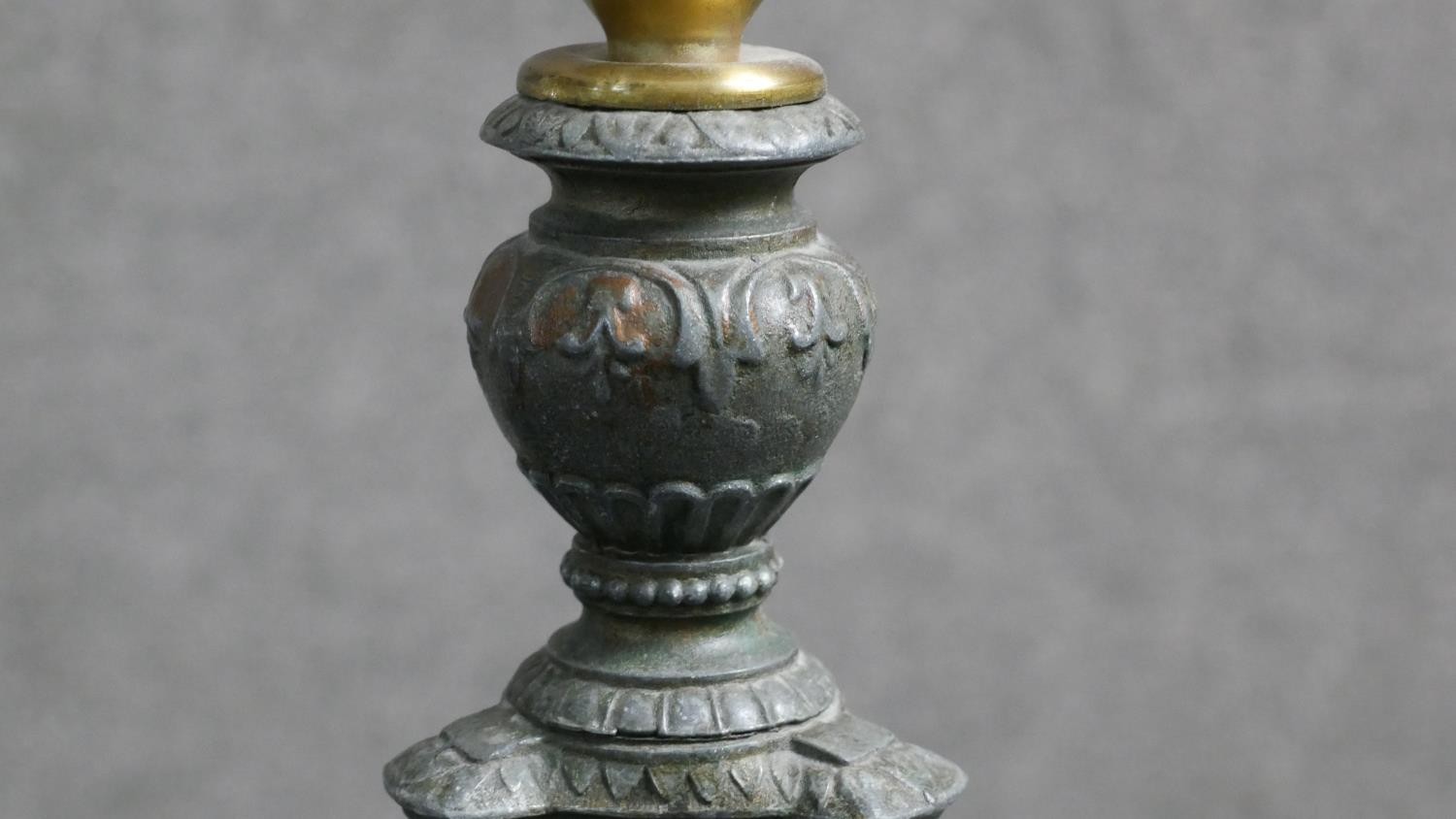 A classical column design brass table lamp with lion head motifs. H.25 W.19cm - Image 4 of 7
