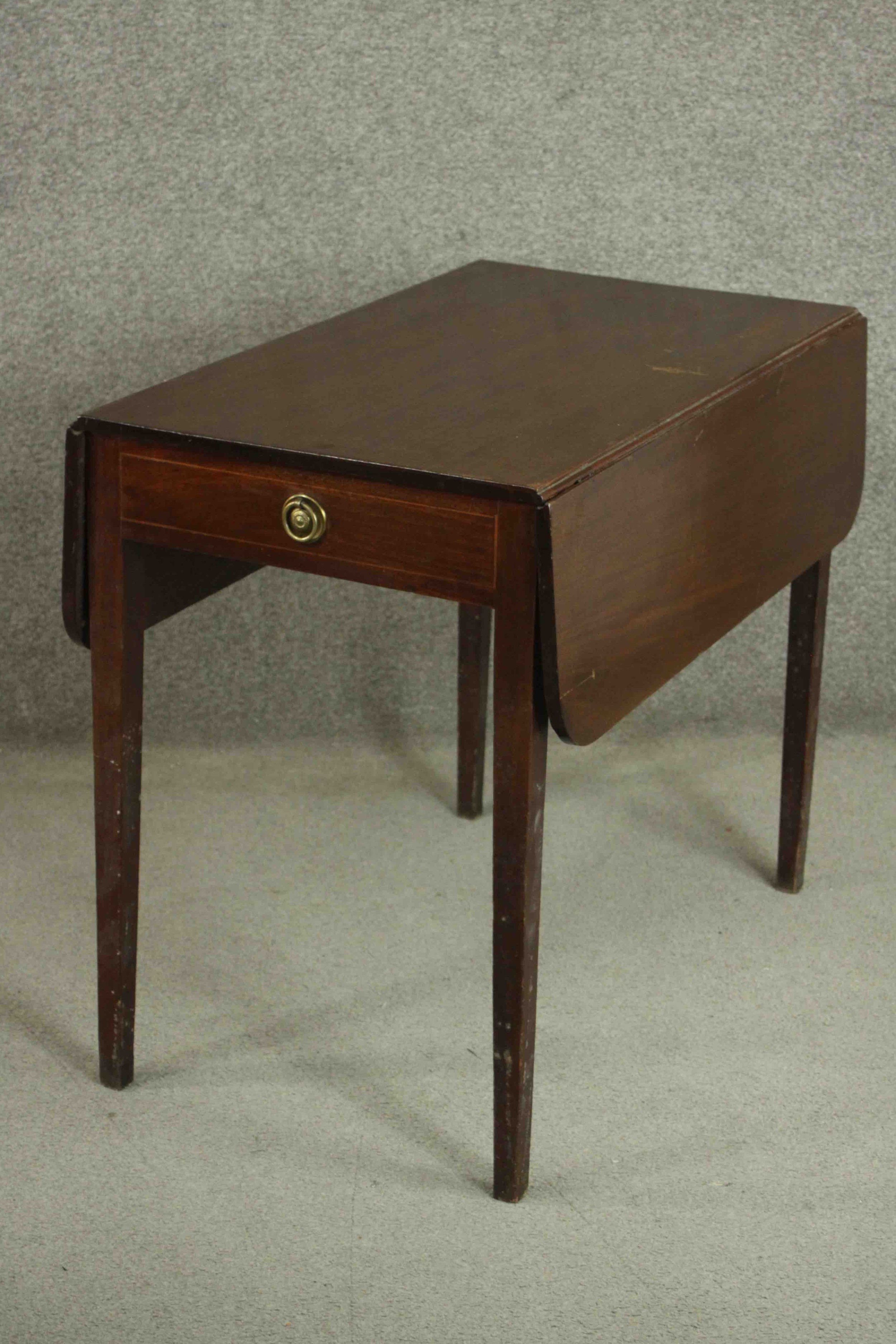 A George III mahogany Pembroke table, with two drop leaves and a single end drawer, on square - Image 3 of 7