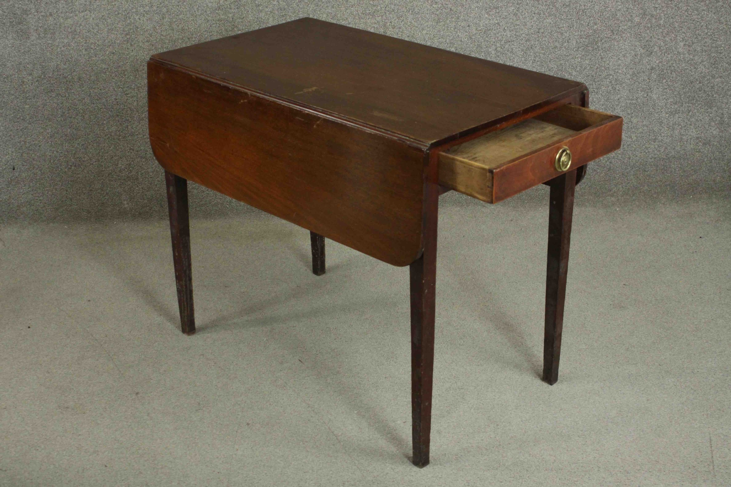 A George III mahogany Pembroke table, with two drop leaves and a single end drawer, on square - Image 4 of 7