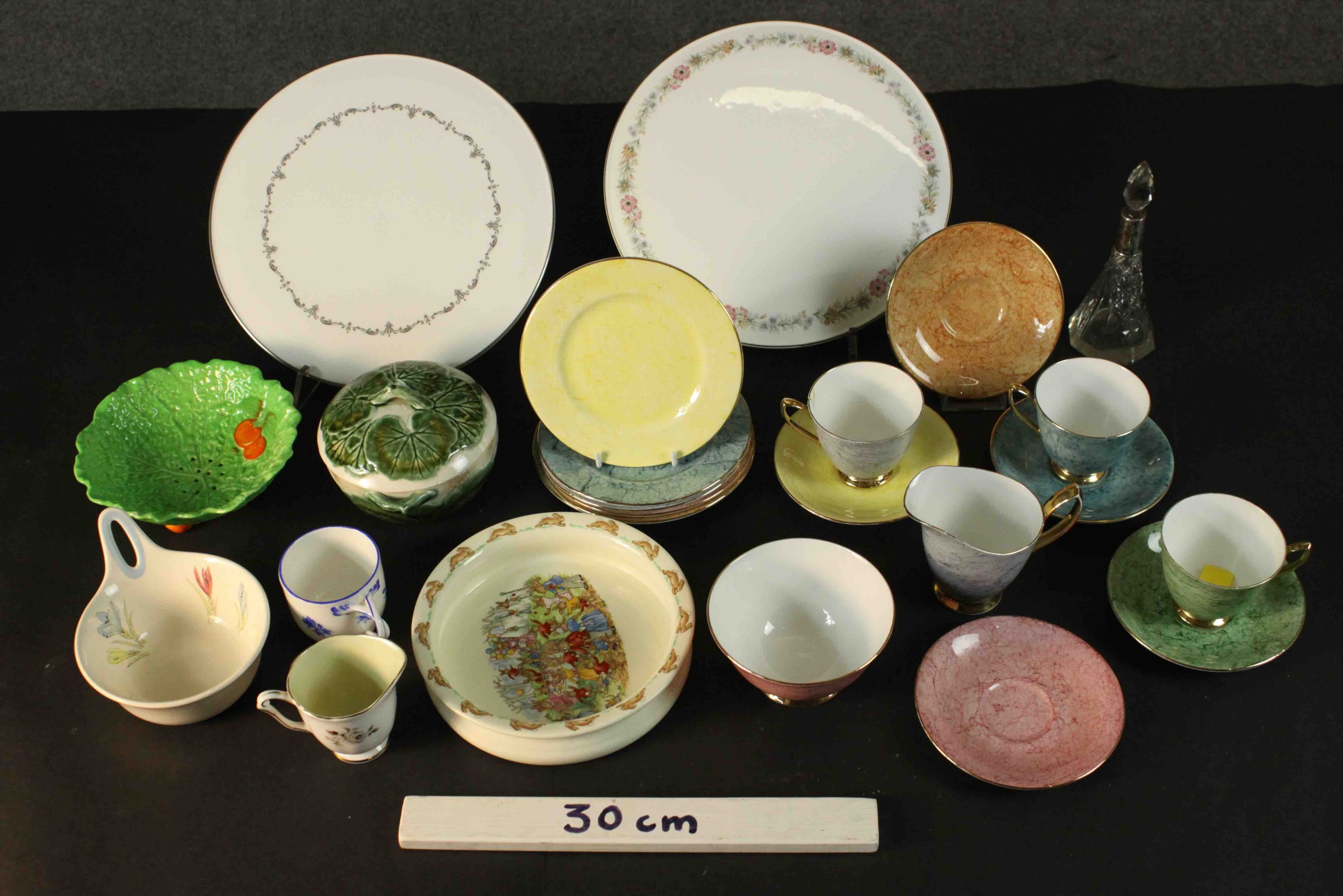 A collection of glass and porcelain, including a Royal Doulton Bunnykins child's bowl, a Royal - Image 2 of 23