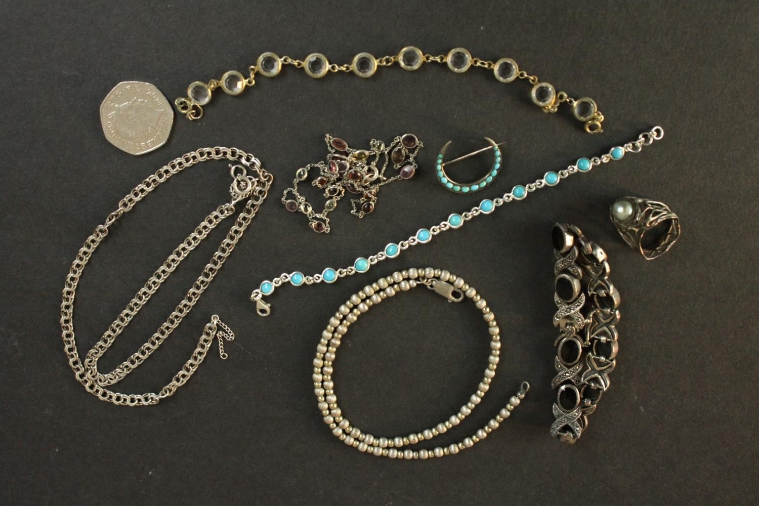 A collection of silver and costume jewellery, including a silver and gemstone spectacle chain, a - Image 2 of 11