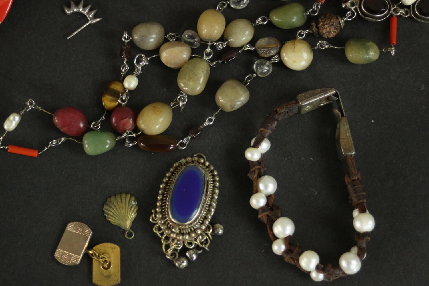 A large collection of jewellery and other items, including a carved shell bangle, lapis lazuli - Image 7 of 8