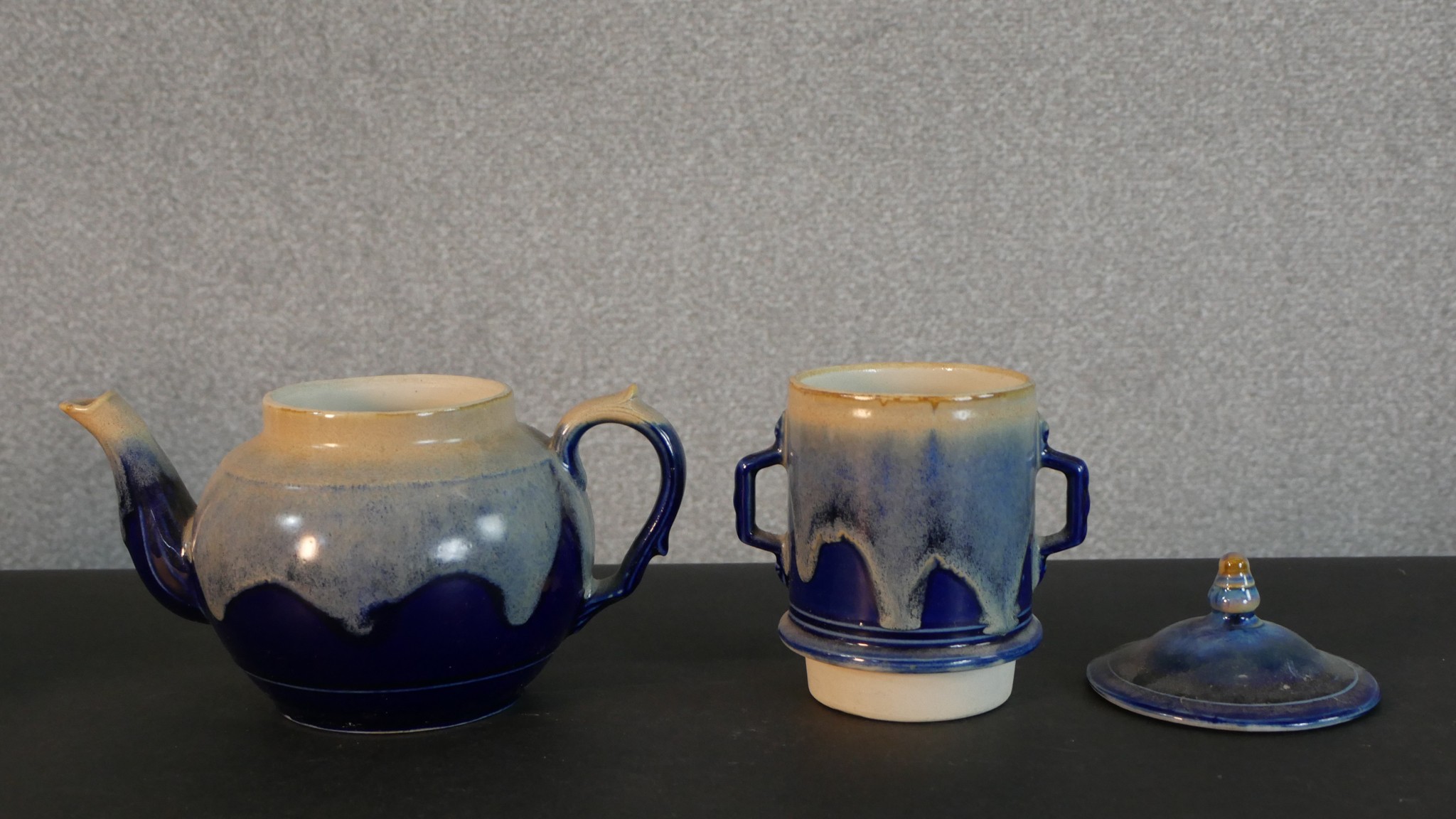 A collection of eight 19th and 20th century tea pots, including a barge ware ceramic tea pot and - Image 7 of 12