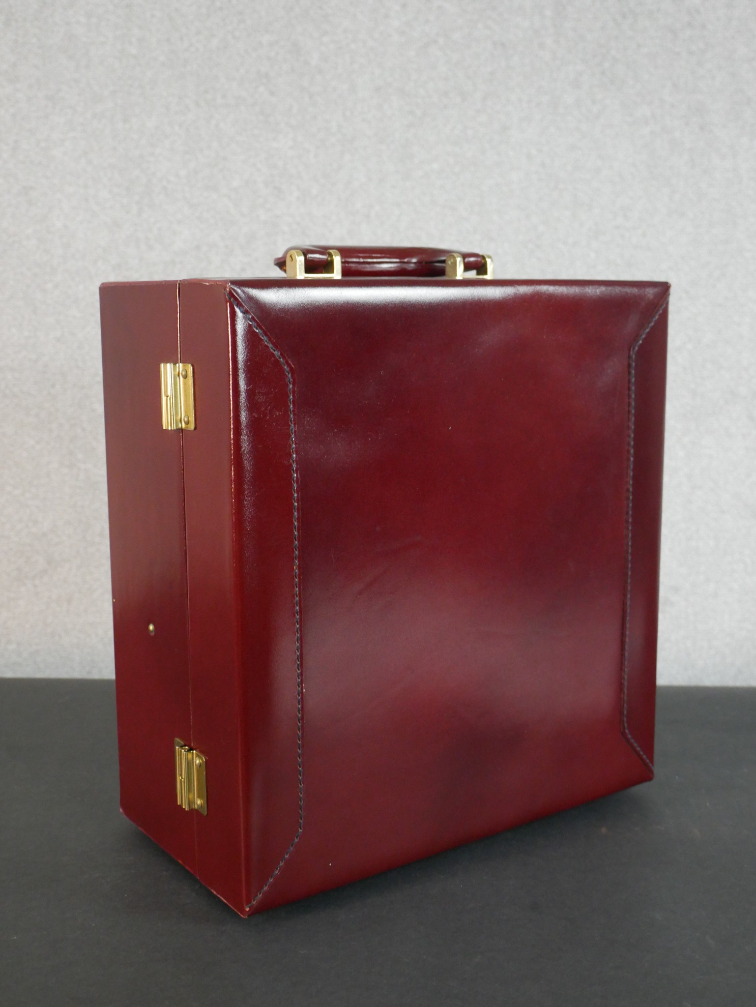 A boxed Asprey of London wine red leather travelling drinks case with four frosted glass - Image 5 of 8