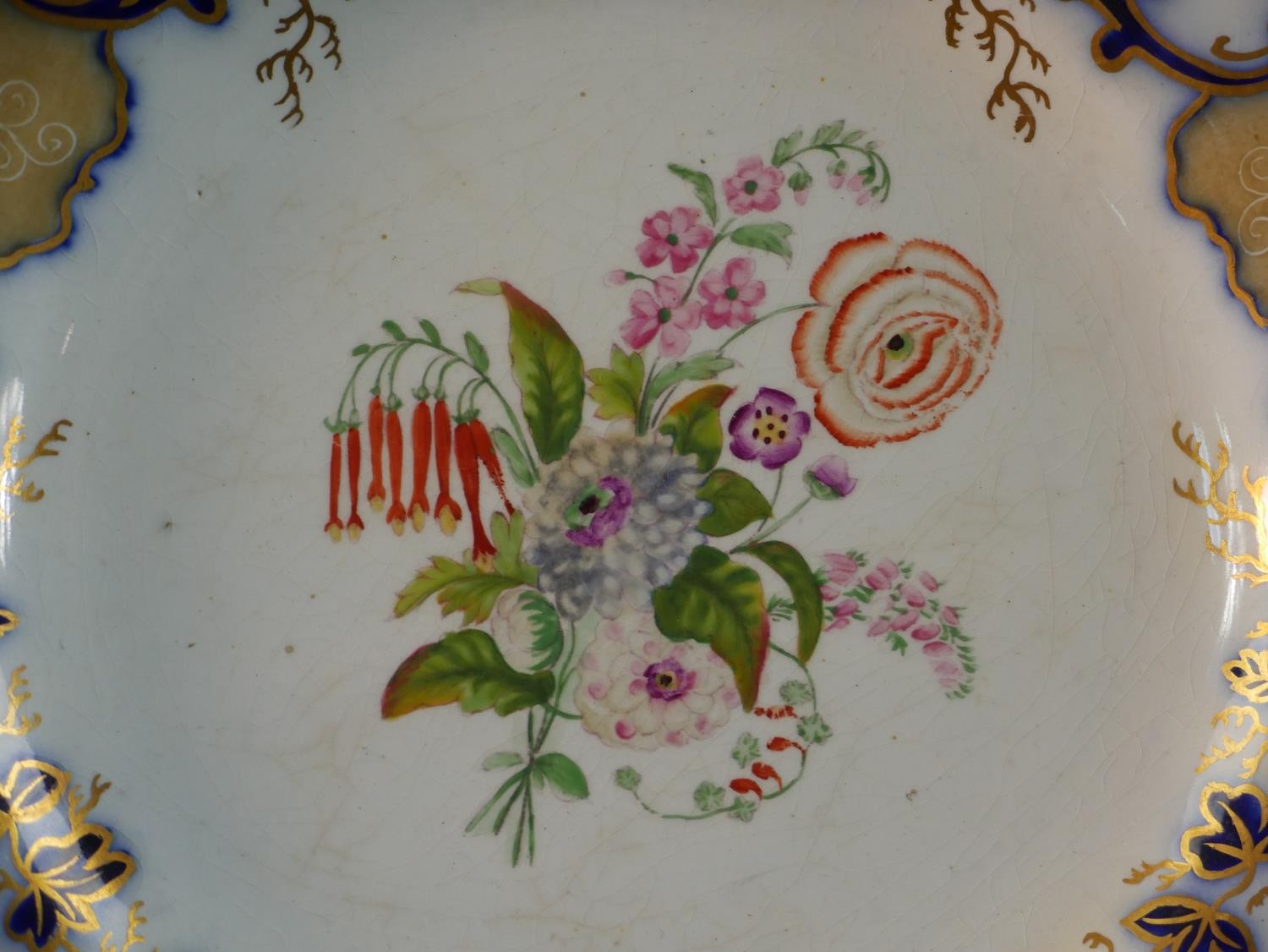 A set of six 19th century Wedwood Pearlware plates, decorated with flowers and gilded detail, - Image 4 of 6