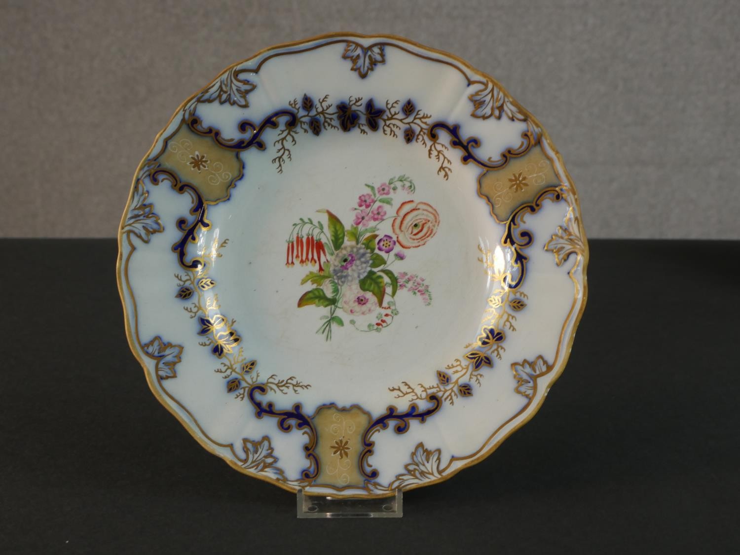 A set of six 19th century Wedwood Pearlware plates, decorated with flowers and gilded detail, - Image 2 of 6