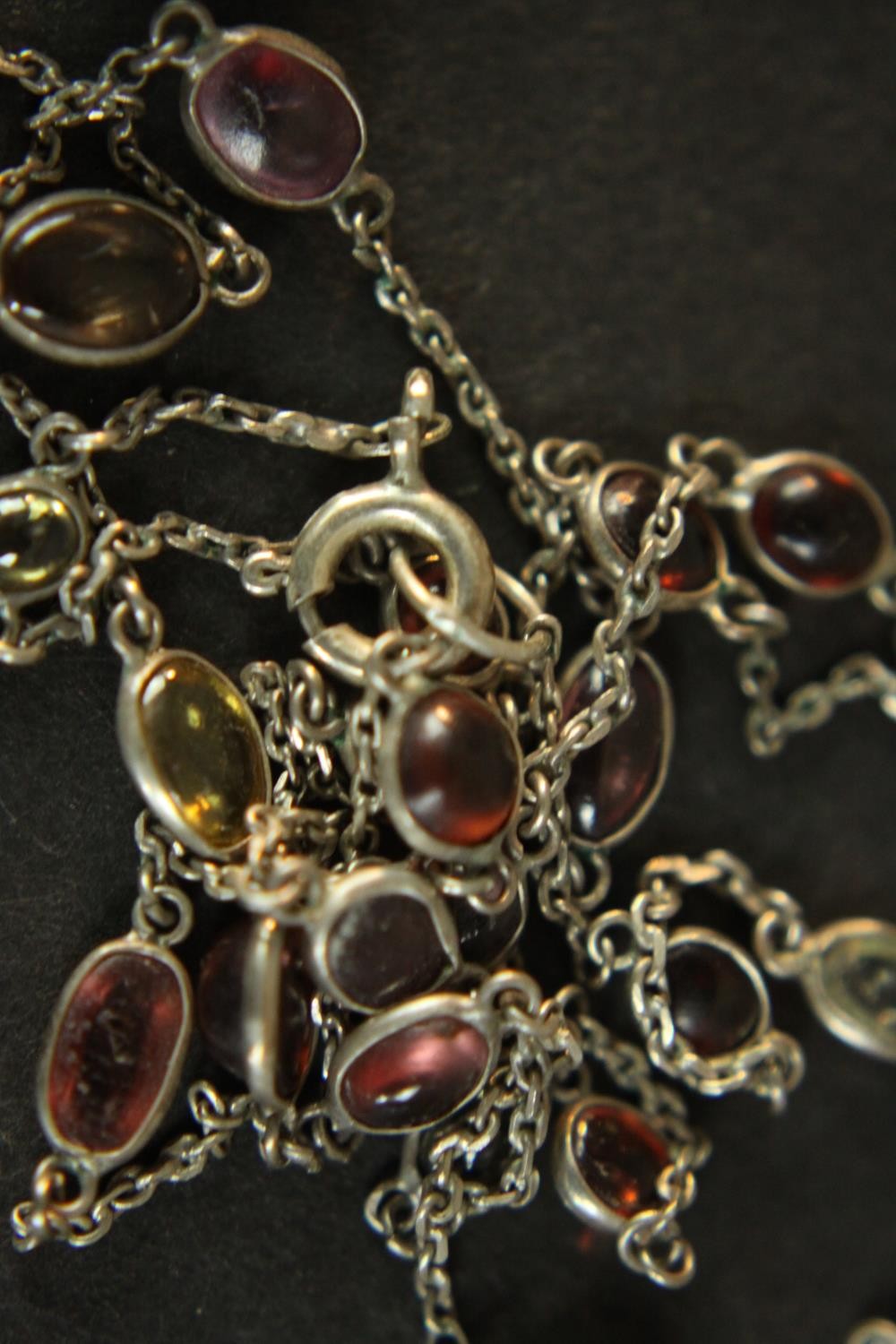 A collection of silver and costume jewellery, including a silver and gemstone spectacle chain, a - Image 7 of 11