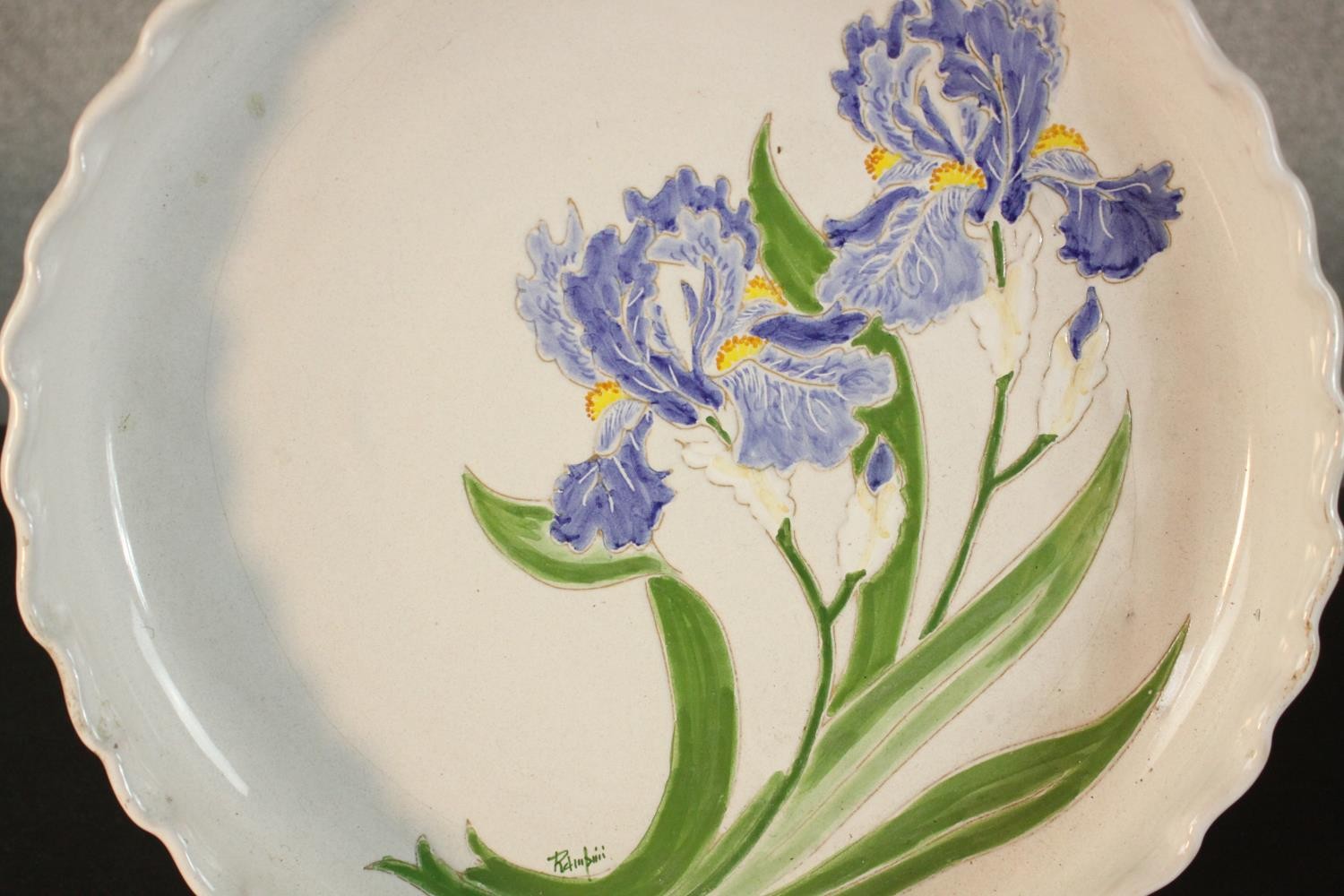 Rampini Gubbiot, two hand painted crimped edge flan dishes with iris pattern along with a tulip - Image 4 of 10