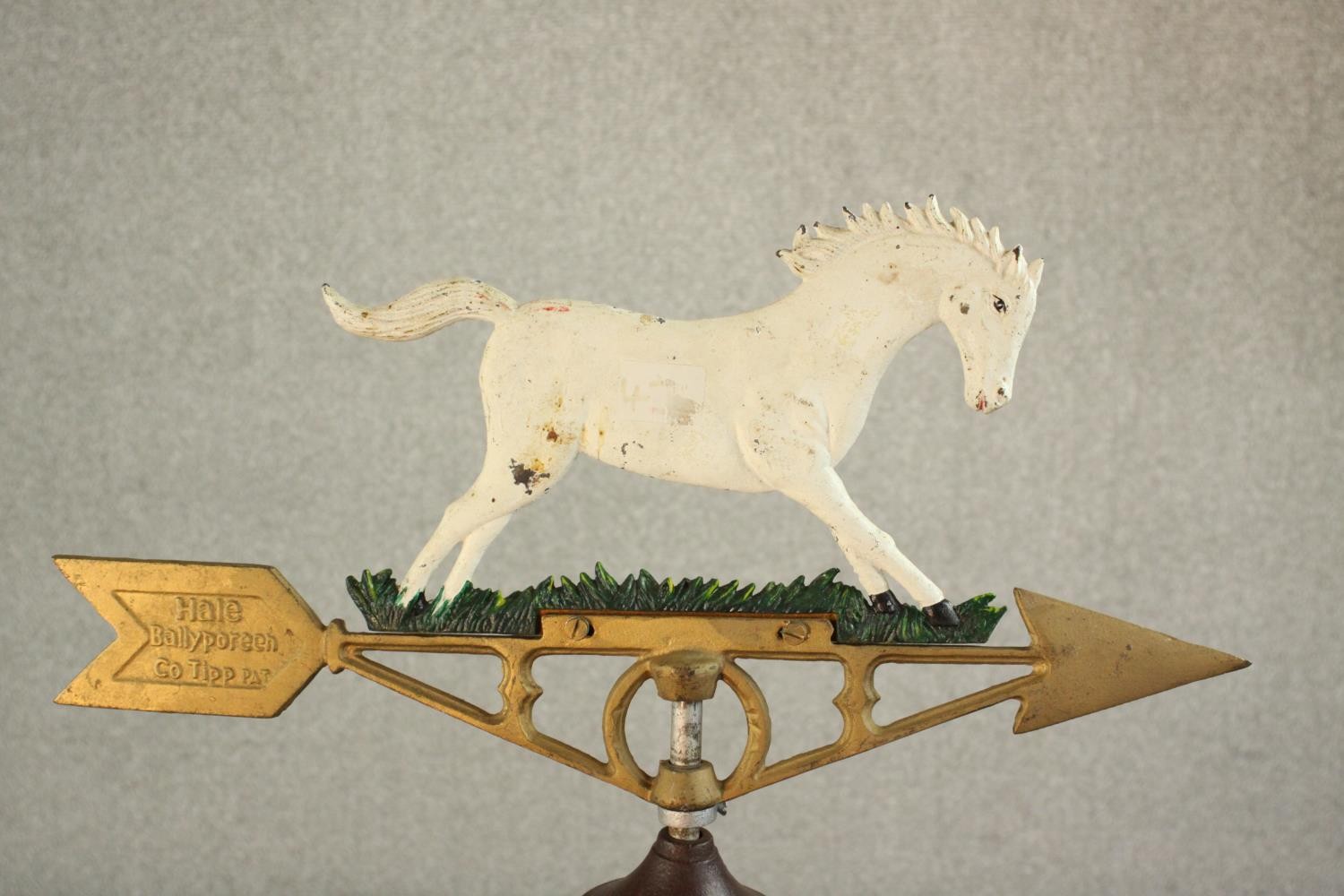 A hand painted white horse cast iron weather vane by Hale Ballyporeen Co Tipp Pat. H.59 W.47cm. - Image 3 of 7