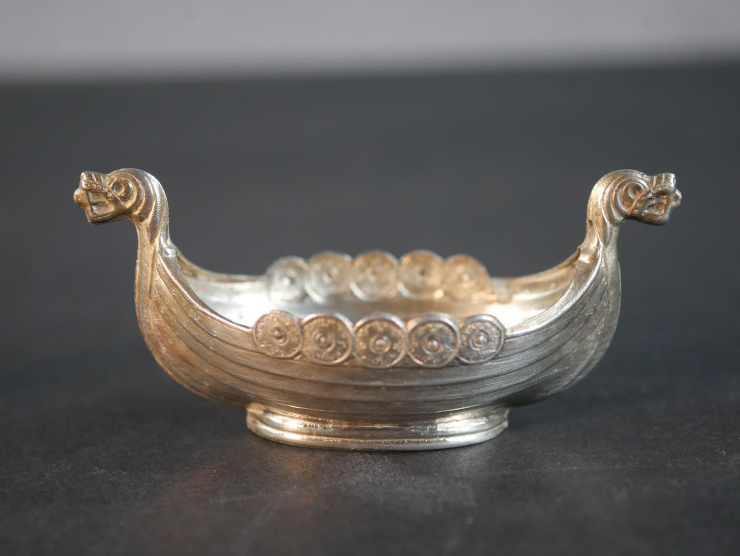 A pair of Norwegian silver salts in the form of viking boats. Stamped 60GRHS. Weight 45g - Image 3 of 5