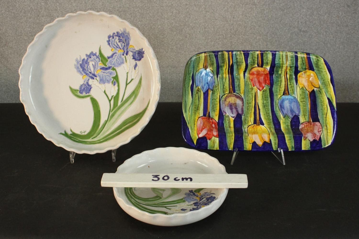 Rampini Gubbiot, two hand painted crimped edge flan dishes with iris pattern along with a tulip - Image 3 of 10