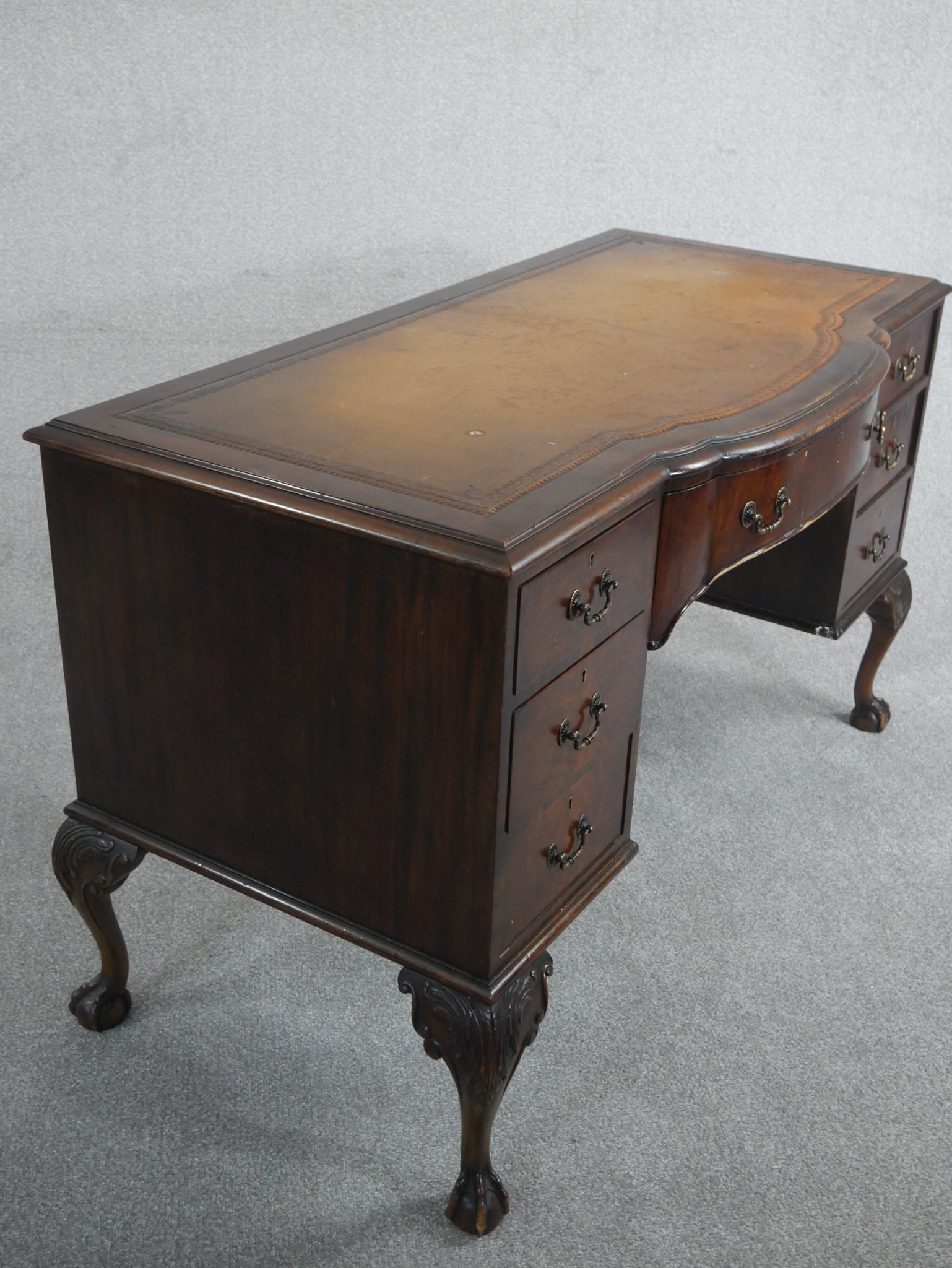 An Edwardian mahogany writing table, the top with a tooled brown leather writing surface and a bow - Image 4 of 4