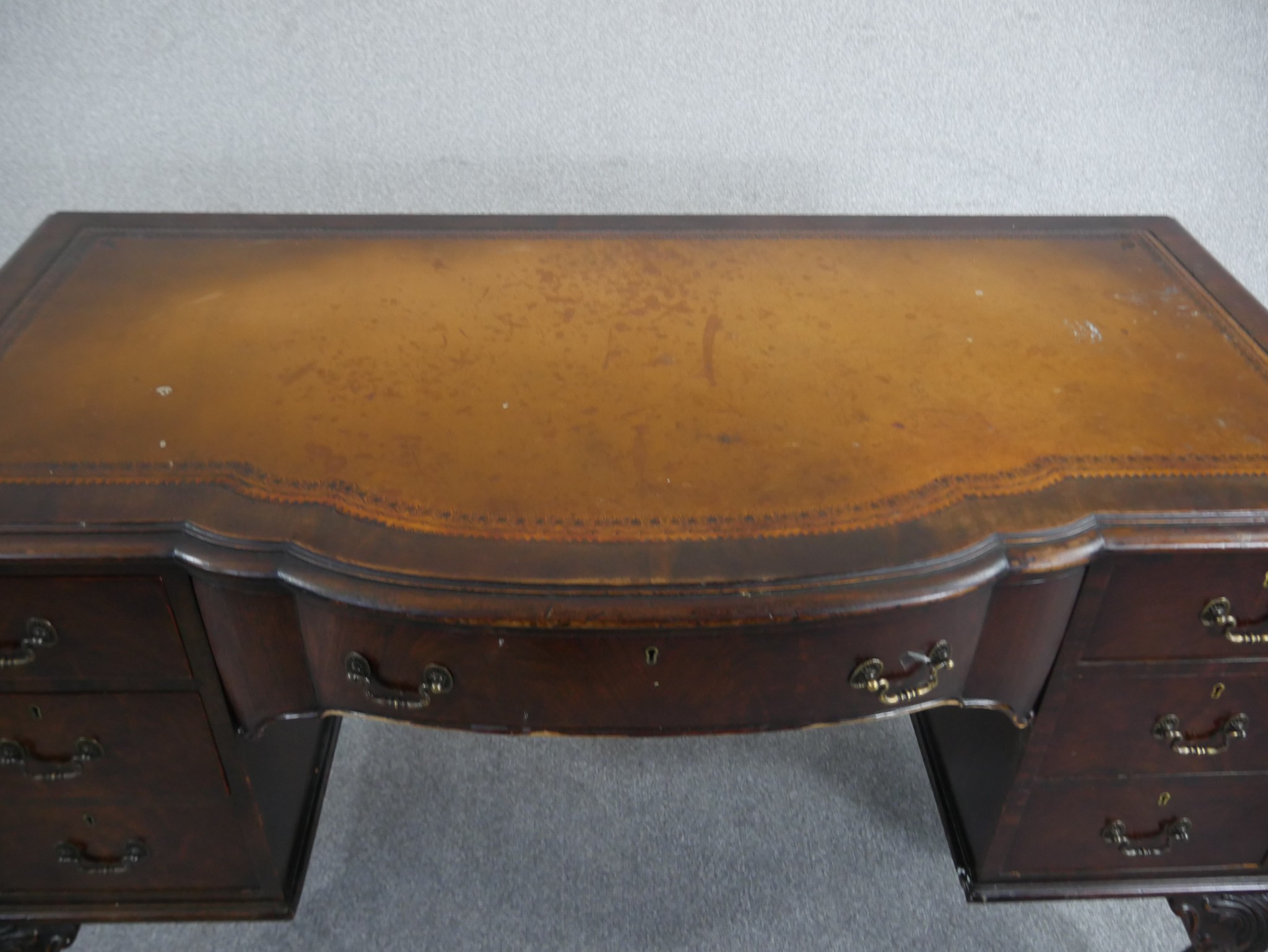 An Edwardian mahogany writing table, the top with a tooled brown leather writing surface and a bow - Image 3 of 4