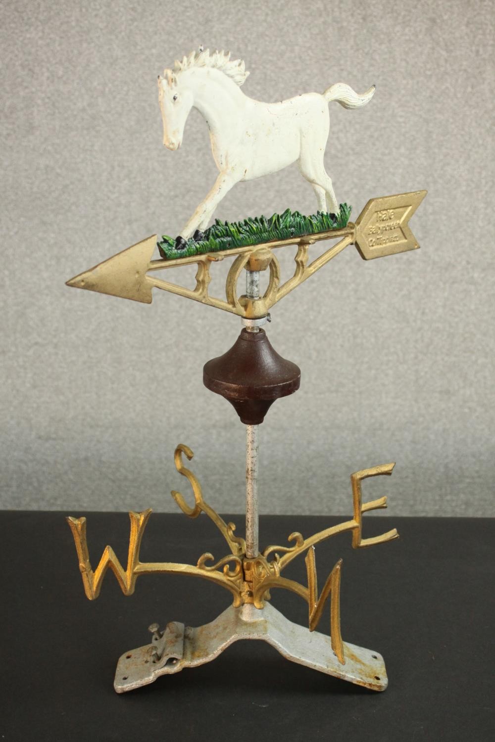 A hand painted white horse cast iron weather vane by Hale Ballyporeen Co Tipp Pat. H.59 W.47cm. - Image 7 of 7
