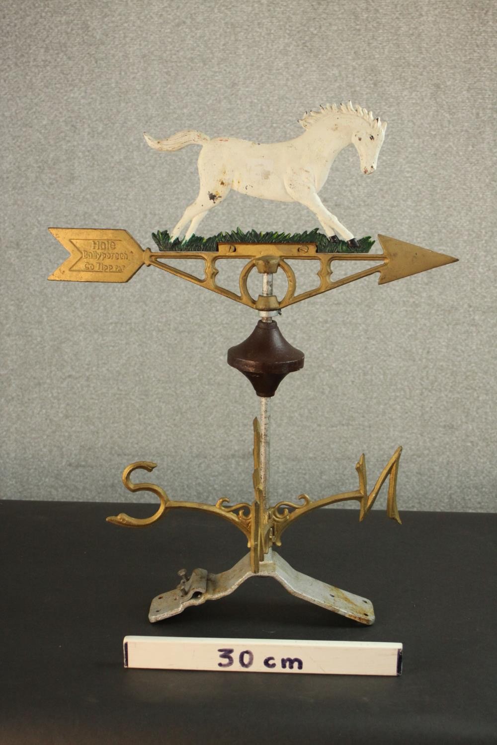 A hand painted white horse cast iron weather vane by Hale Ballyporeen Co Tipp Pat. H.59 W.47cm. - Image 2 of 7
