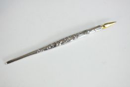 A repousse floral design silver dip pen with gilded nib. L.15cm. Weight 5gm.