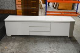 A contemporary low sideboard in a lacquered finish. L.180 x D.40 x H.49cm