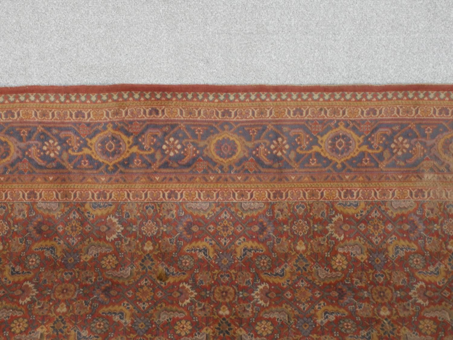 A red ground Keshan motif carpet. L.290 W.195cm - Image 4 of 7