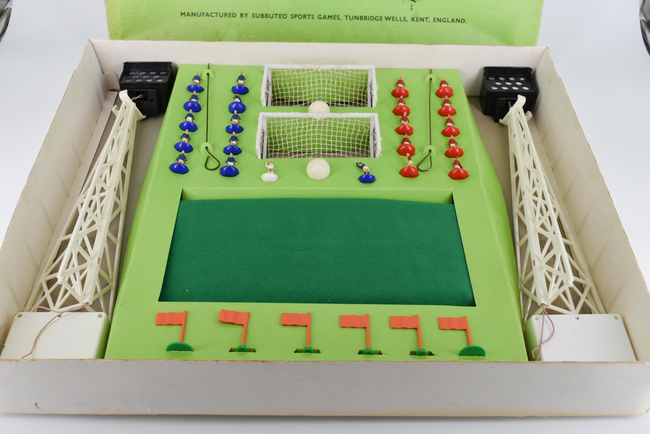 A vintage Subbuteo 'Floodlighting' edition set with box and acrylic pieces. (complete) - Image 2 of 4